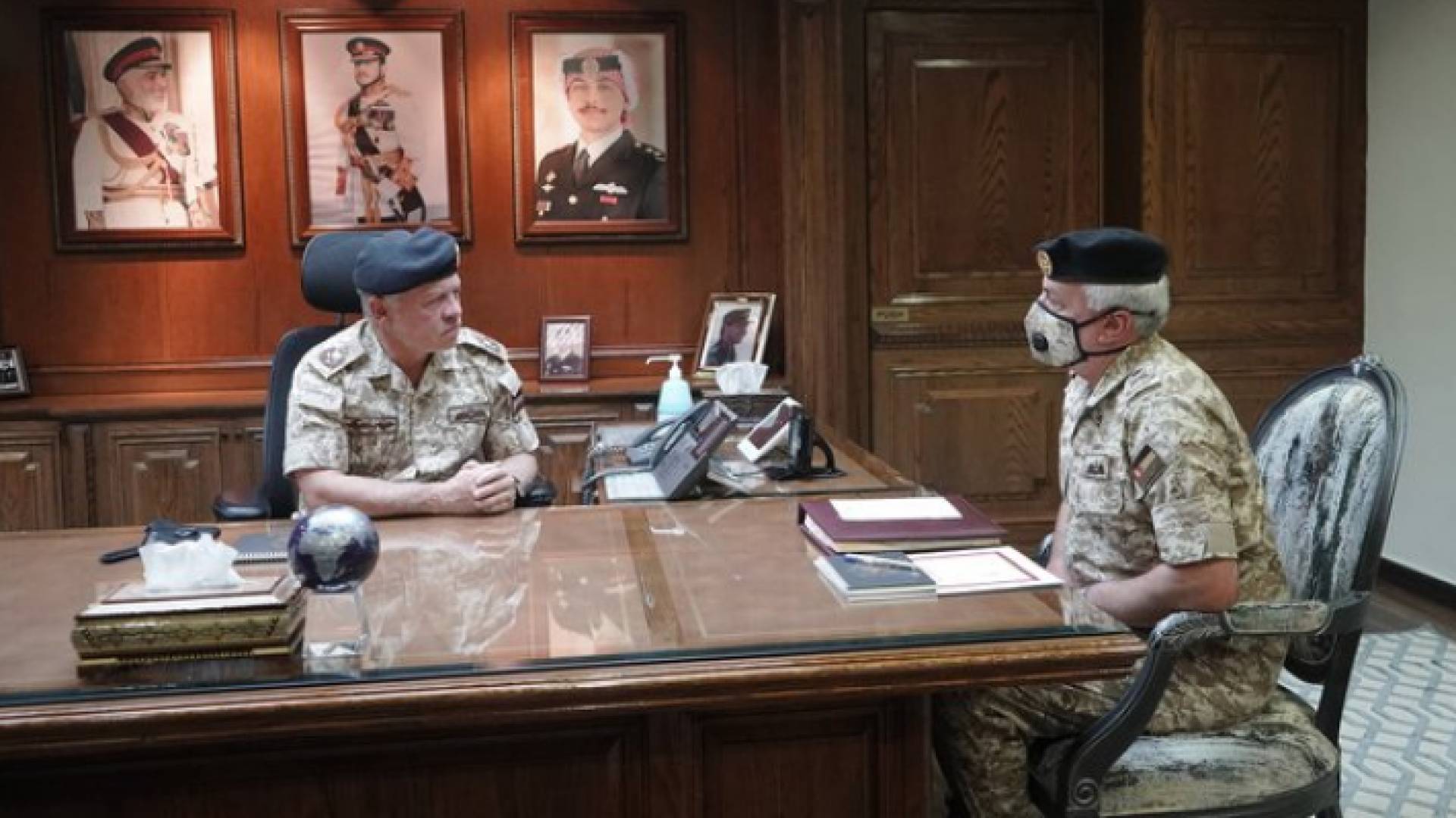 جلالة الملك يزور القيادة العامة للقوات المسلحة الأردنية