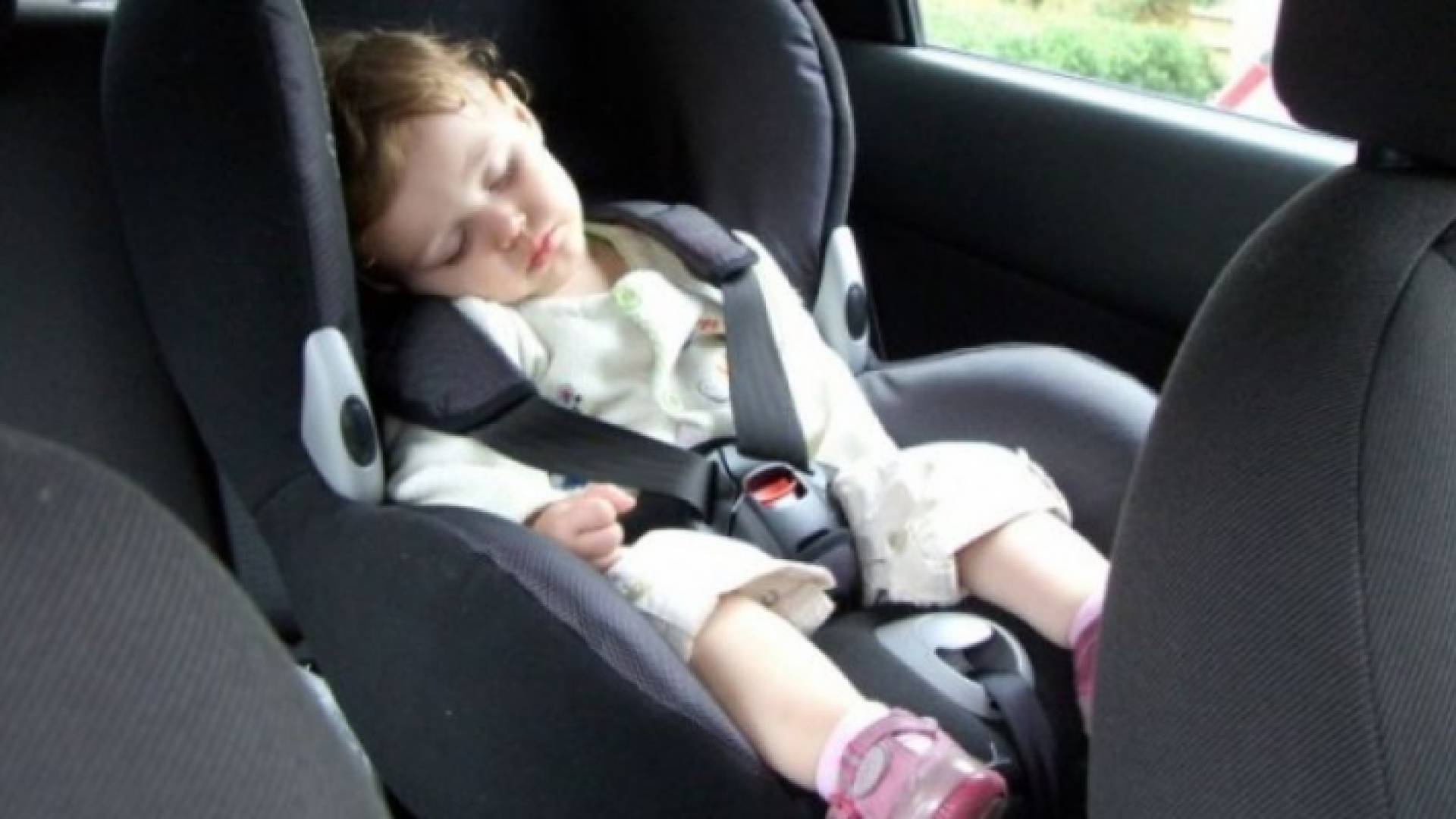 الدفاع المدني يحذر ترك الأطفال وحدهم داخل المركبة