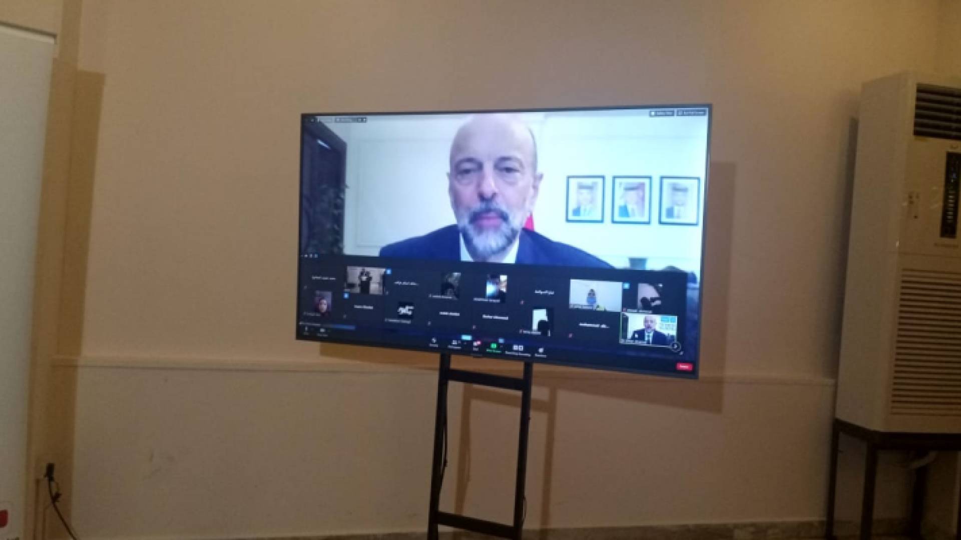 الرزاز يفتتح معسكرات الحسين للعمل والبناء 2020 عبر تقنيات الاتصال الرقمي