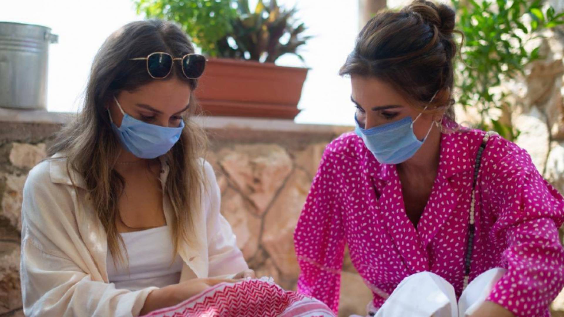 الملكة والاميرة ايمان تزوران بيتي البركة والورد للسياحة المستدامة في ام قيس