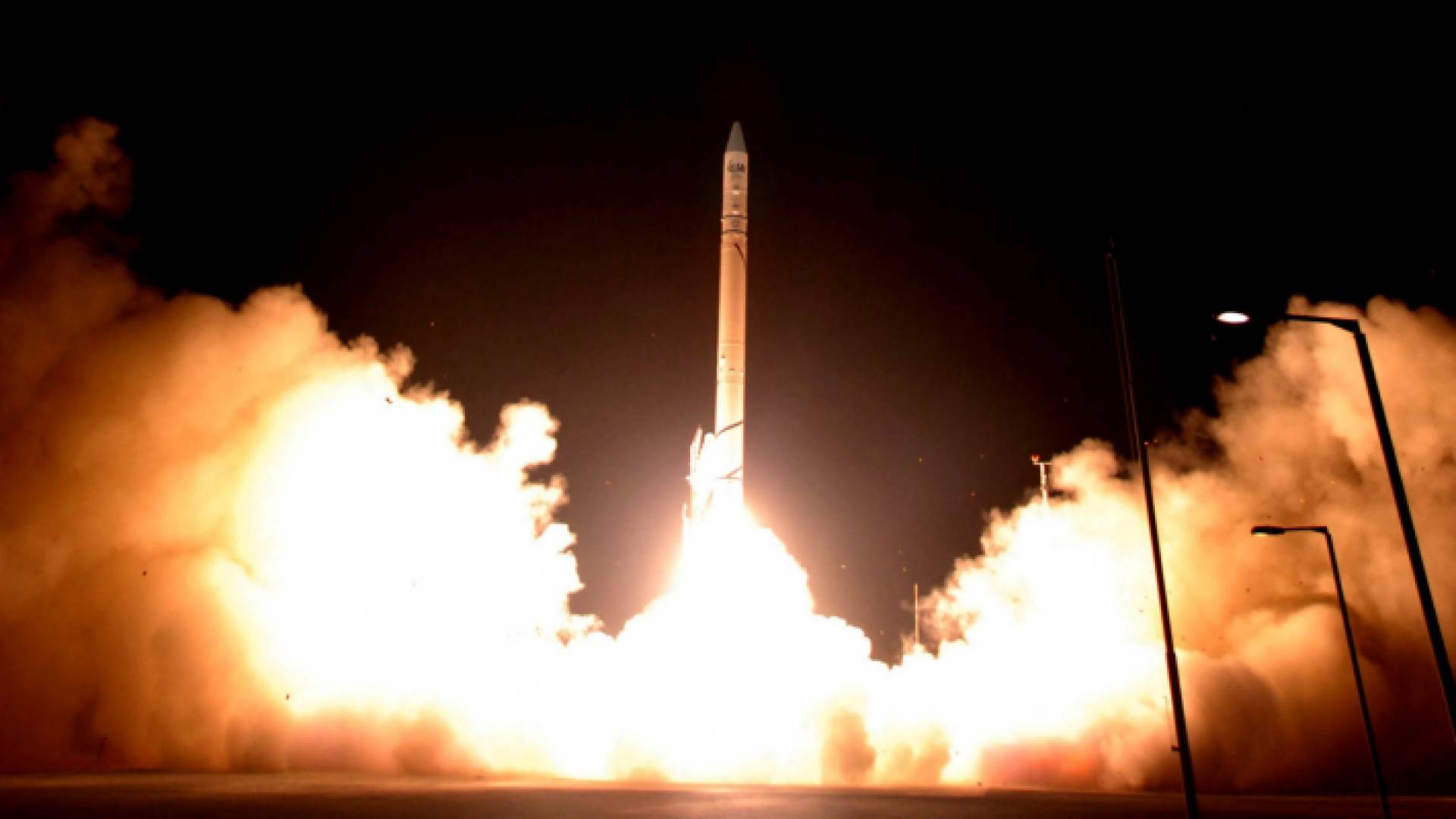 جانب من عملية إطلاق القمر الصناعي