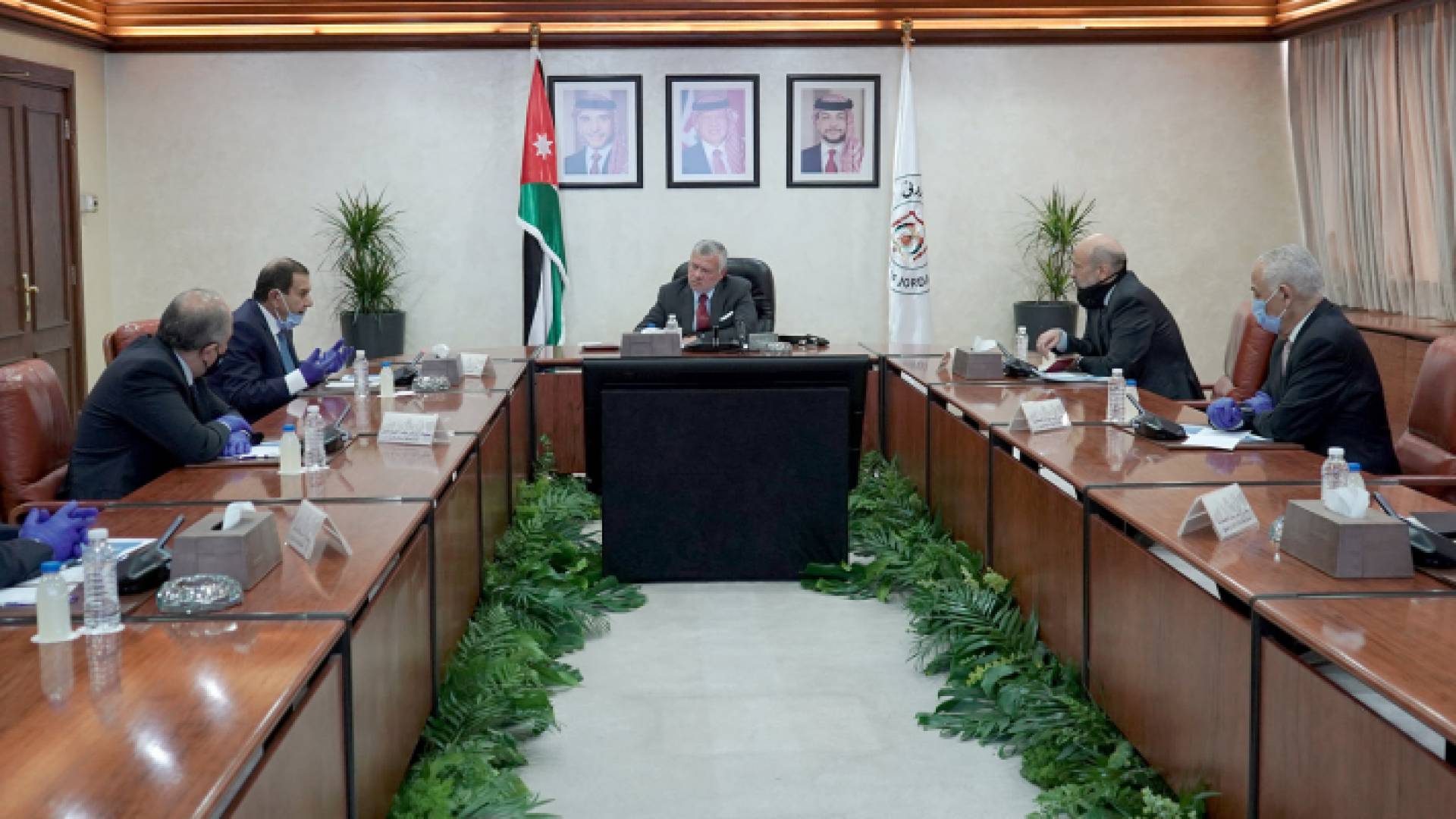 الملك أشاد بإجراءات البنك المركزي للتخفيف من تبعات "كورونا" على الاقتصاد