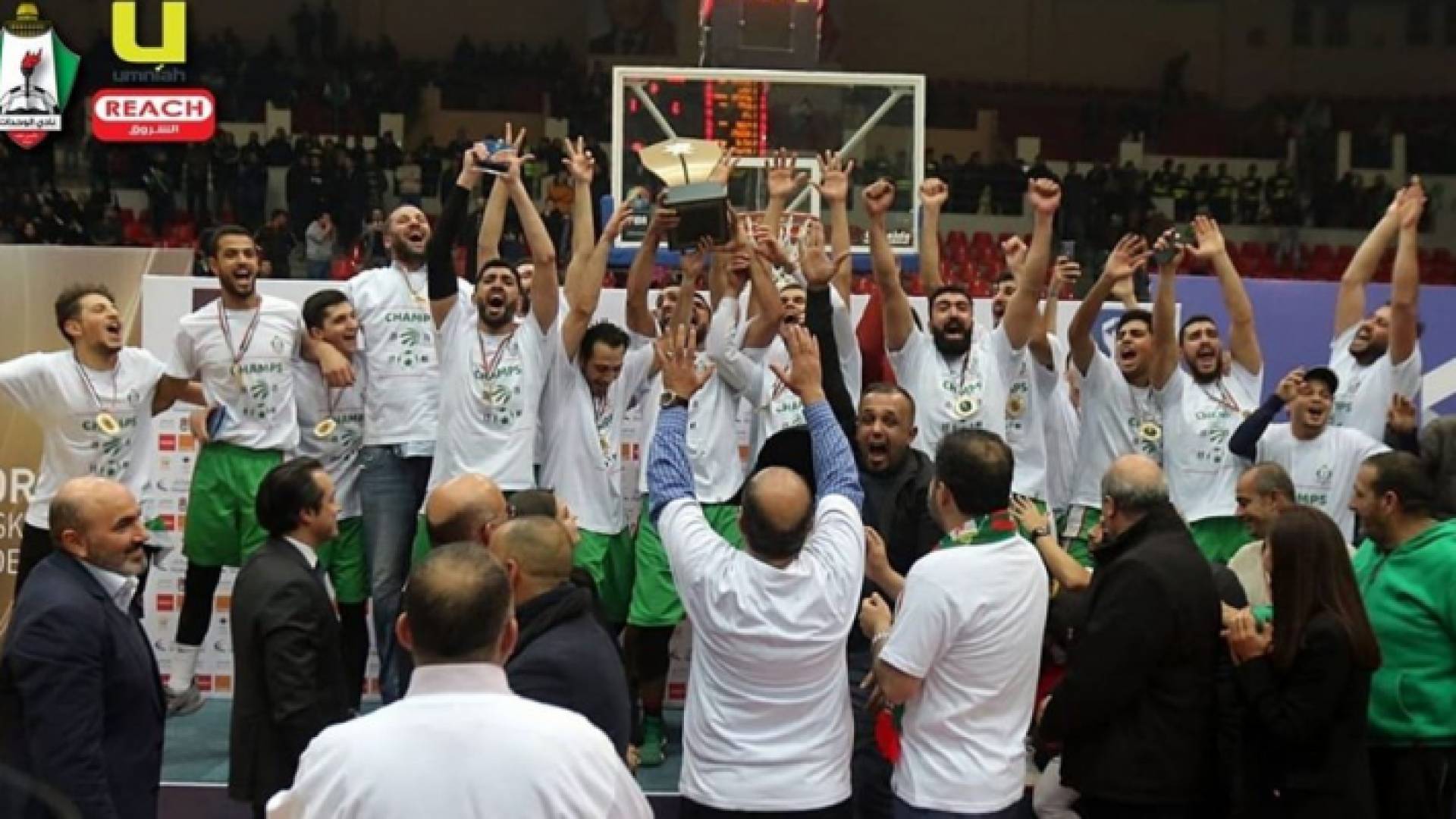 الوحدات يوزع مكافآت الدوري على لاعبي كرة السلة