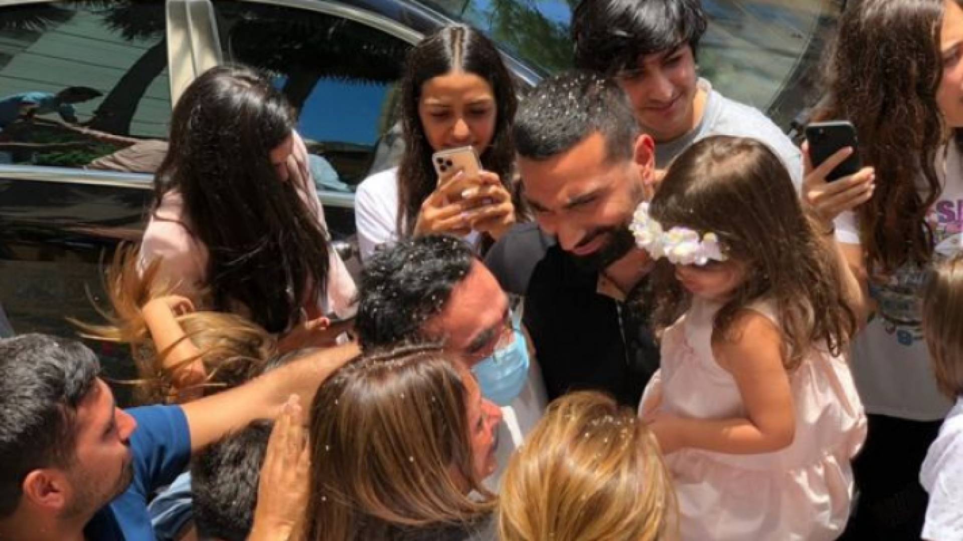 خلال لقائه عائلته