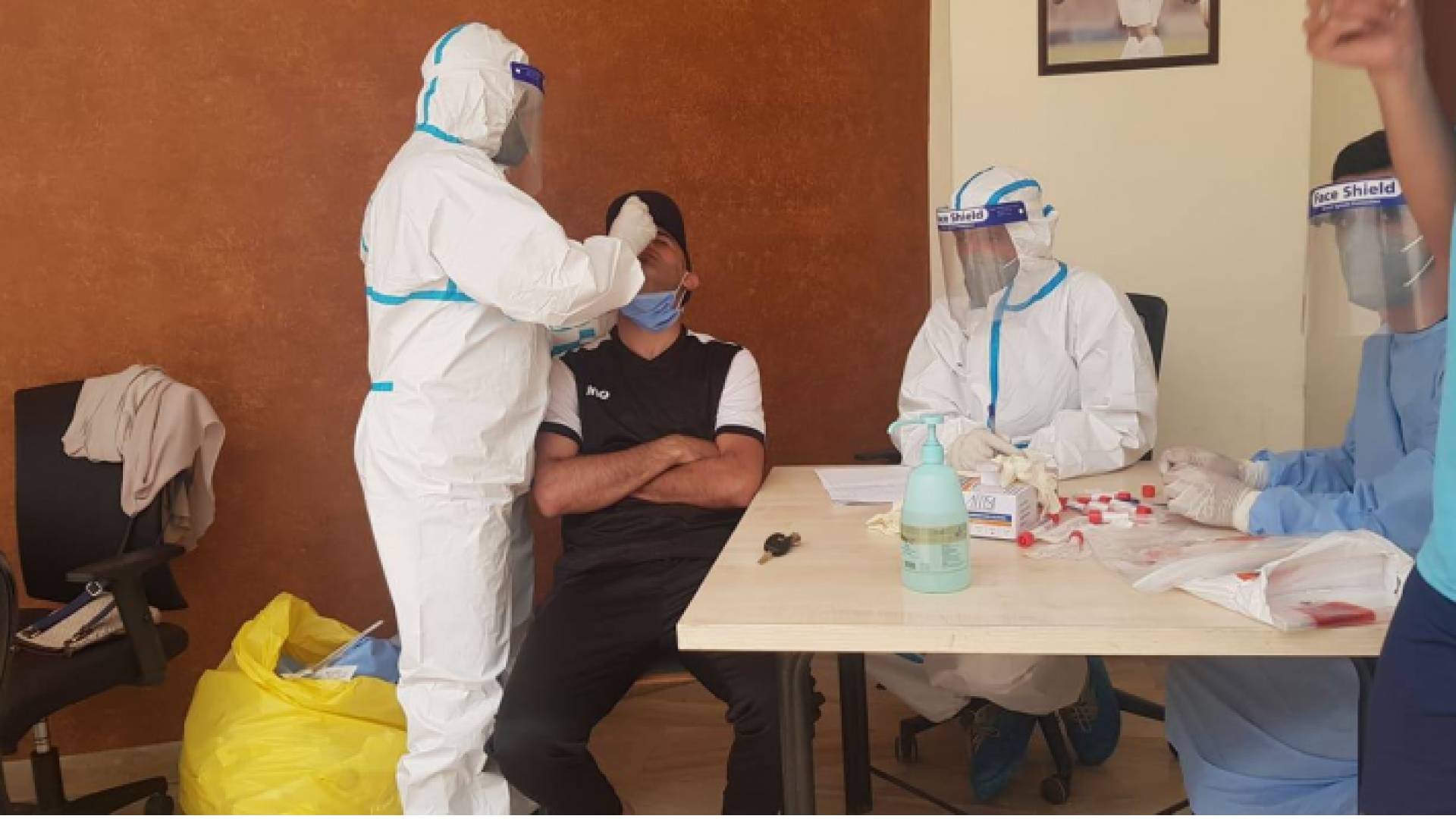 أندية المحترفين تجري فحص الكورونا