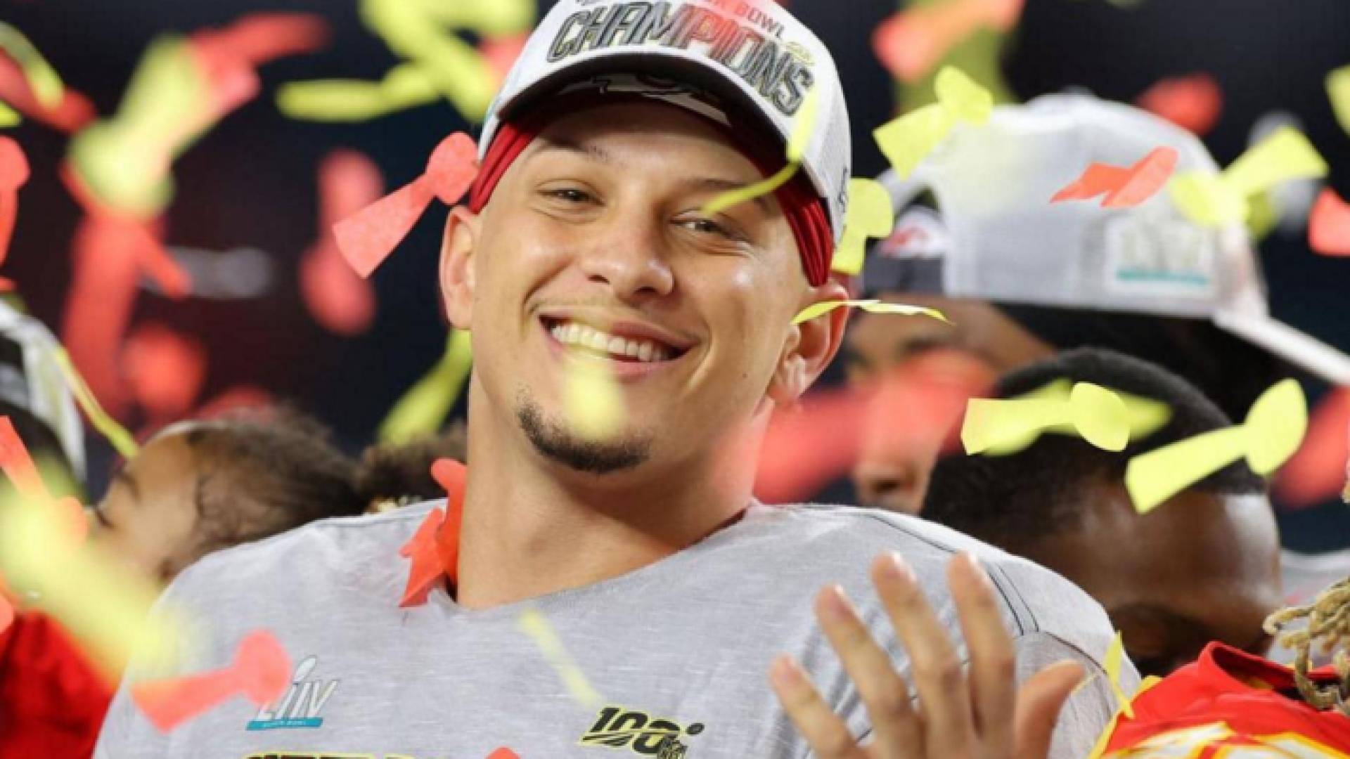 لاعب كرة القدم الأمريكية باتريك ماهوميز