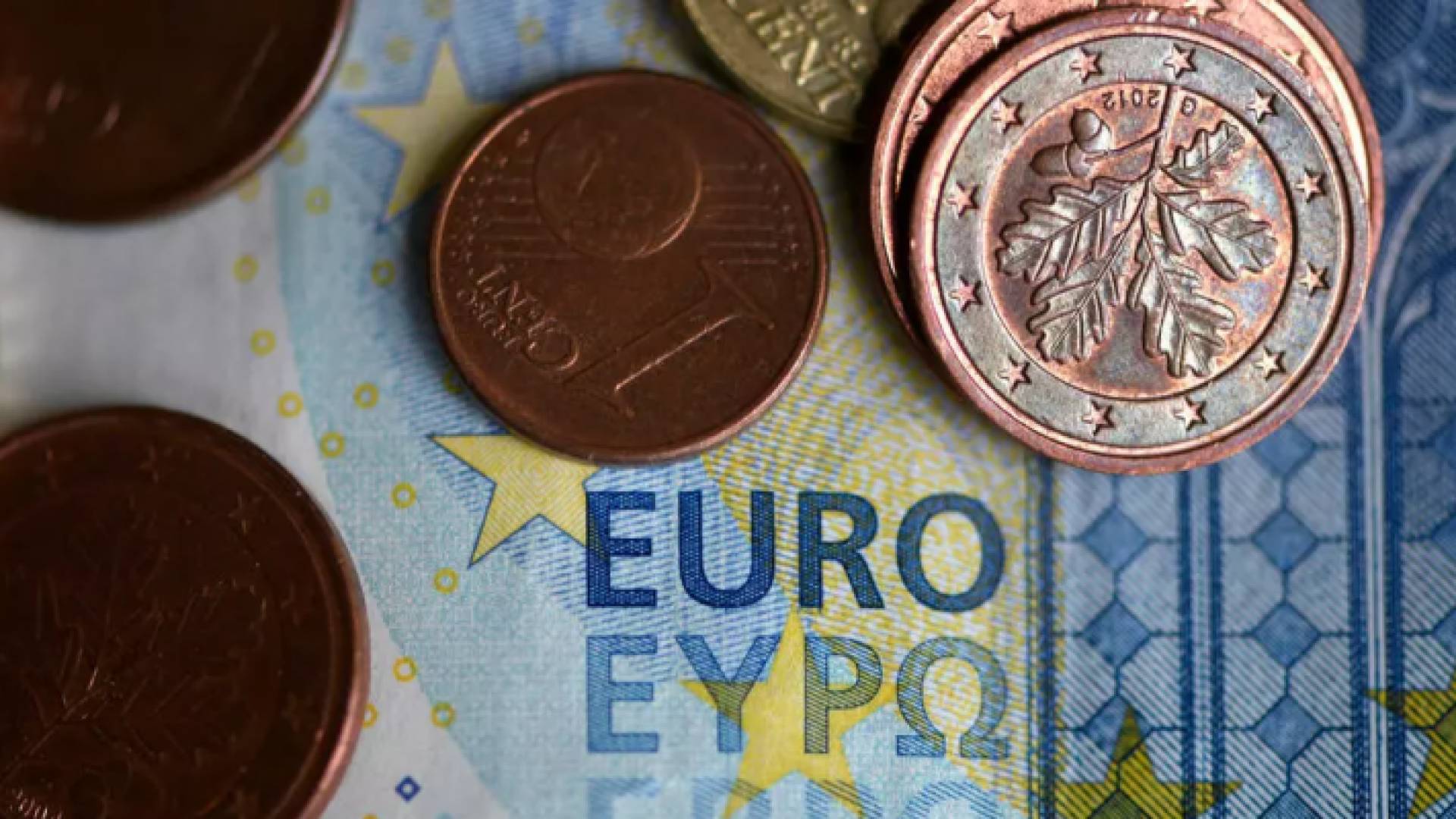 صورة التقطت بتاريخ 27 كانون الثاني/يناير 2020 لعملة اليورو في دورتموند بألمانيا - ا ف ب