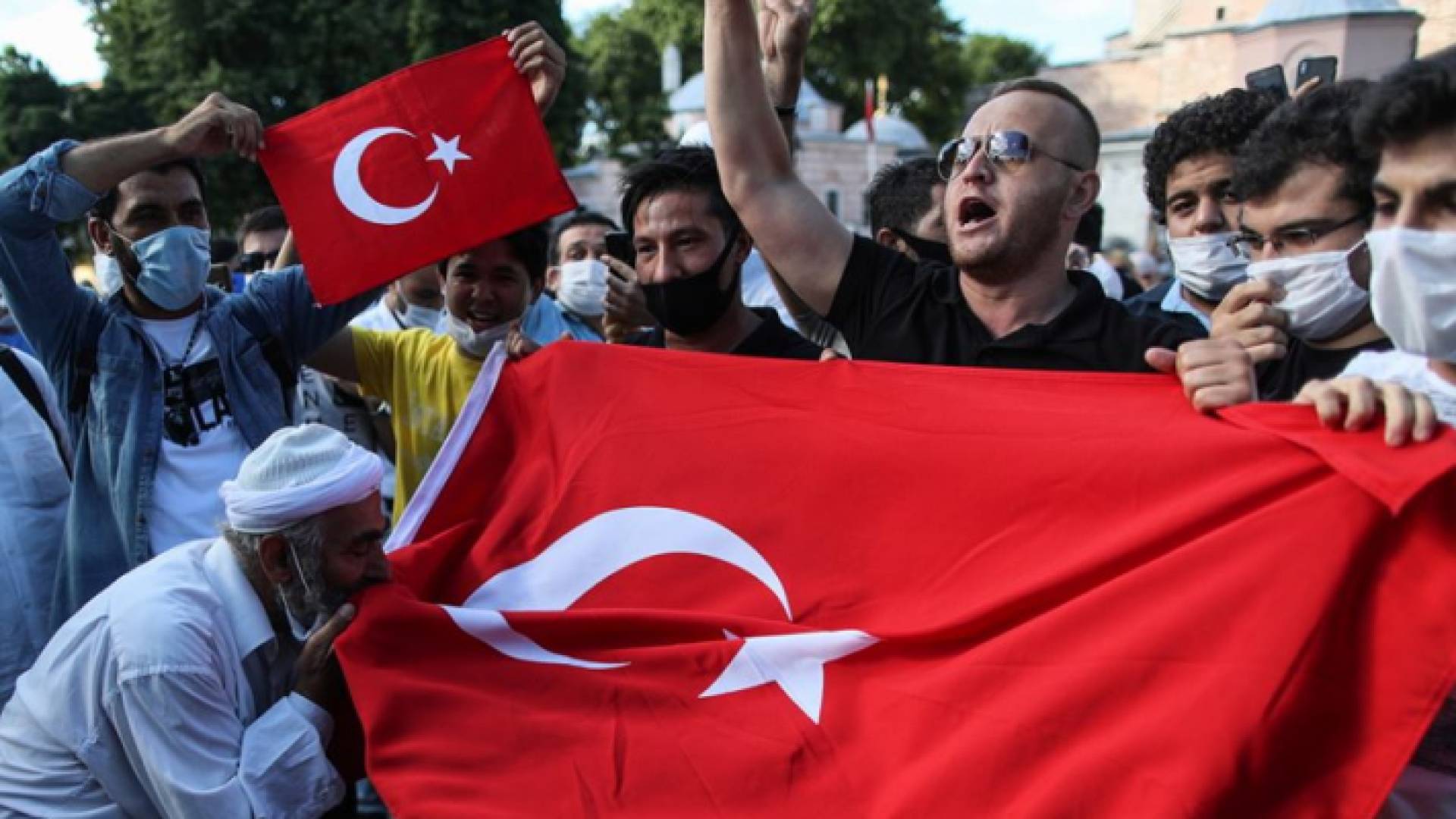 جانب من احتفالات الأتراك بتحويل آيا صوفيا لمسجد