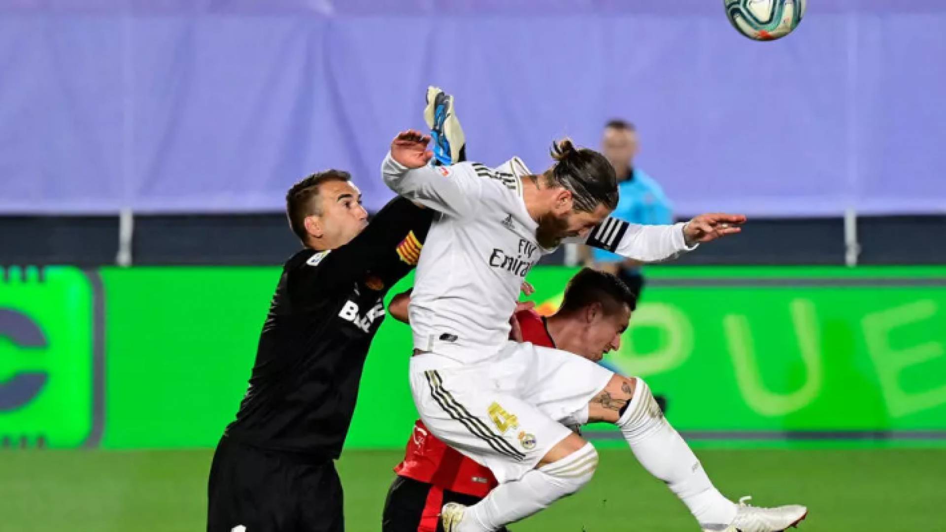 عزّز راموس مهاراته الرأسية بتمارين عضلية خاصة