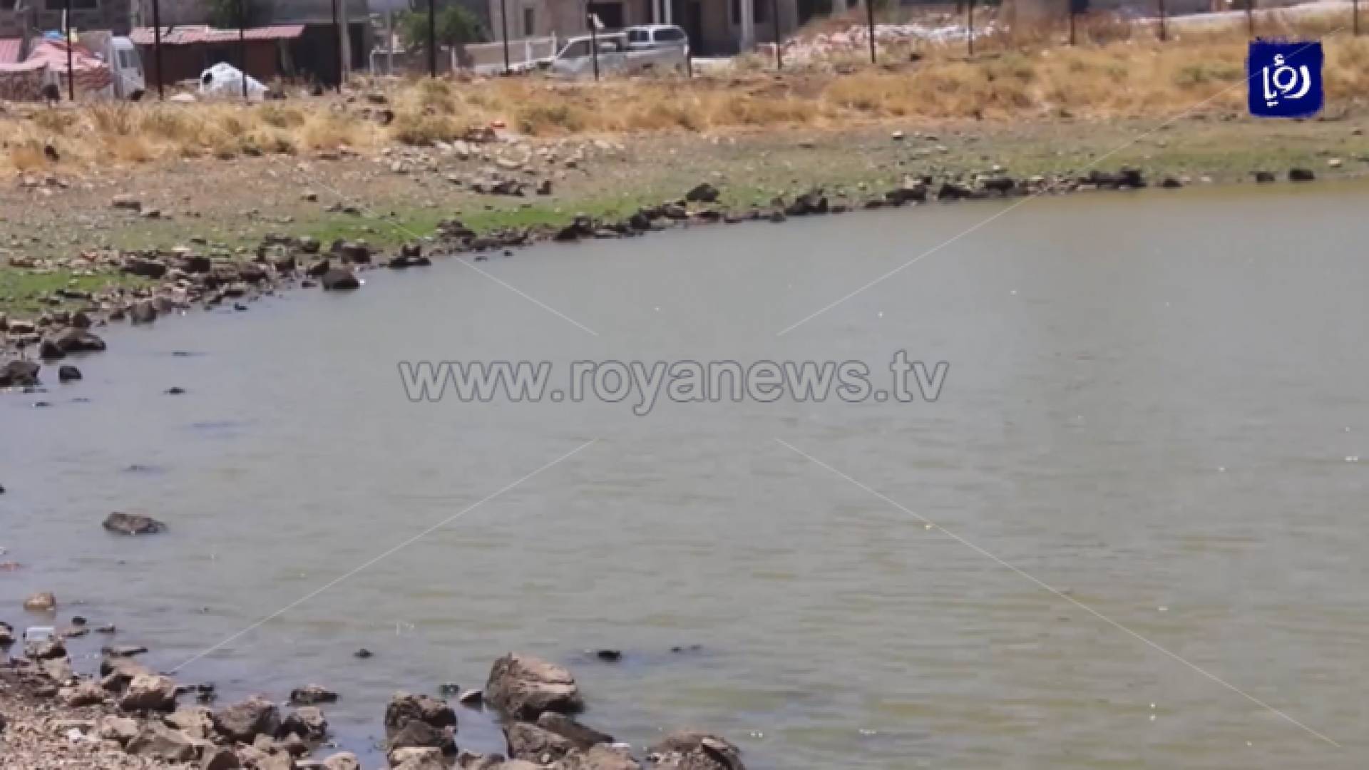 تأخر مشروع الصرف الصحي في الجنيد يلحق أضرارا بالمياه والبيئة والمواطنين