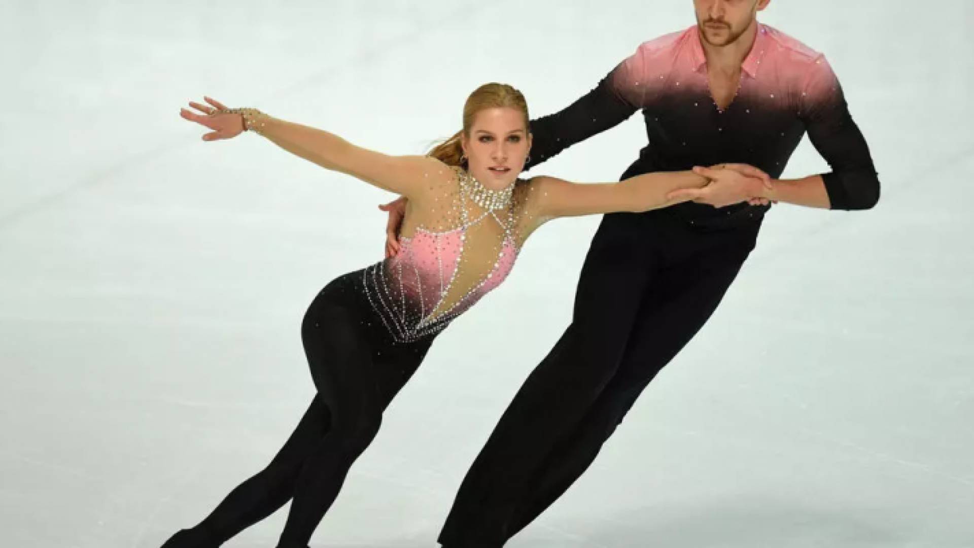 وفاة المتزحلقة الاسترالية ألكسندروفسكايا عن 20 عاما