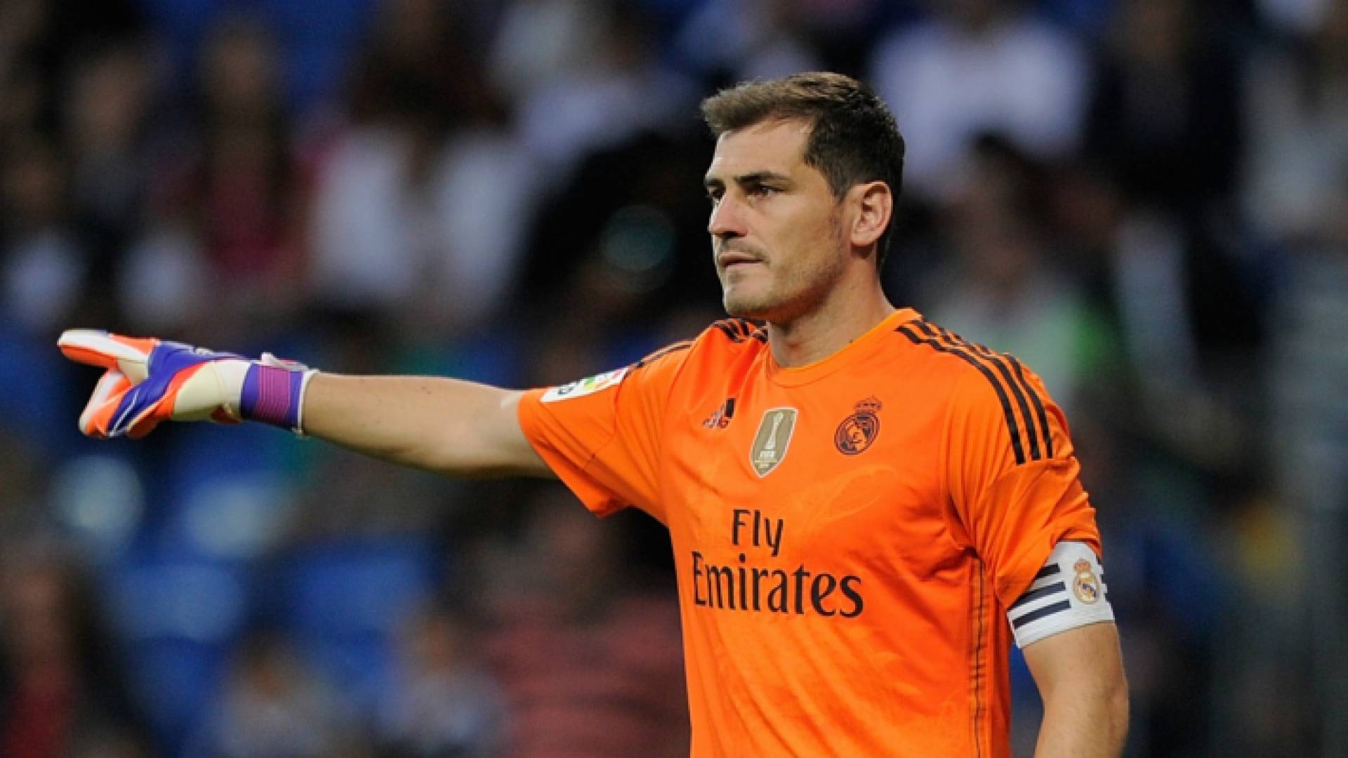 حارس المرمى الأسطوري إيكر كاسياس