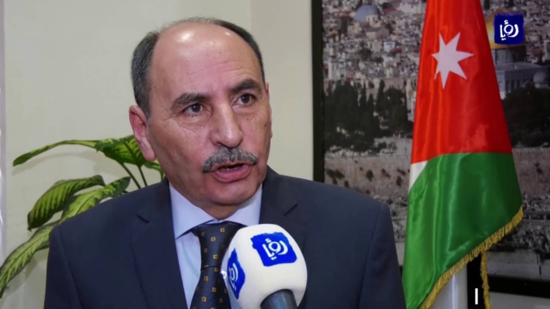 وزير الأشغال العامة والإسكان رئيس مجلس البناء الوطني المهندس فلاح العموش