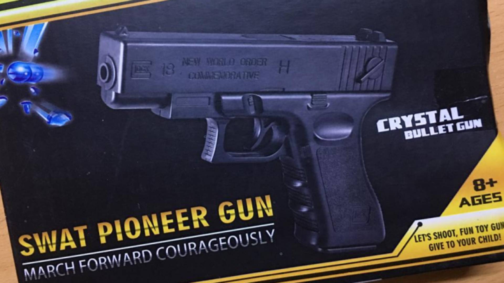 الجمارك تحبط تهريب مسدسات وبنادق خرز