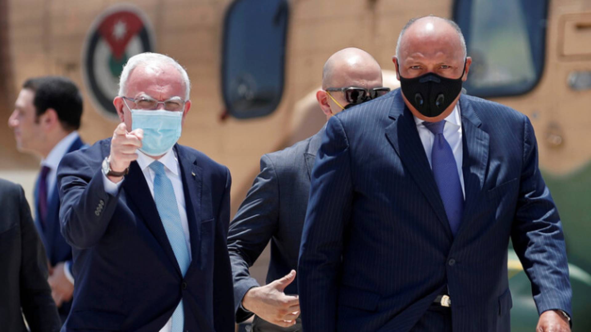 وزير خارجية مصر يصل رام الله على متن طائرة عسكرية أردنية