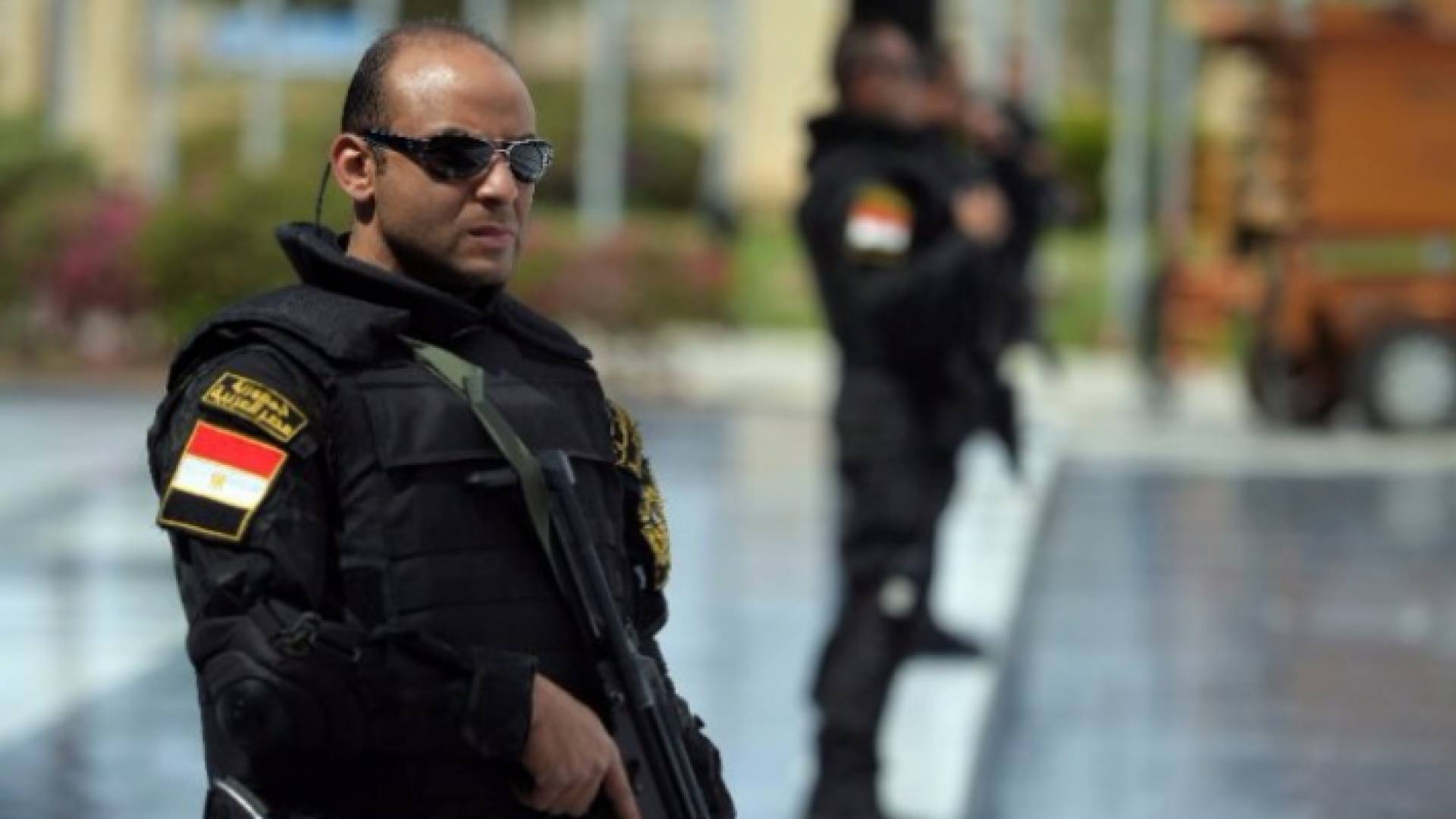 عناصر من الأمن المصري