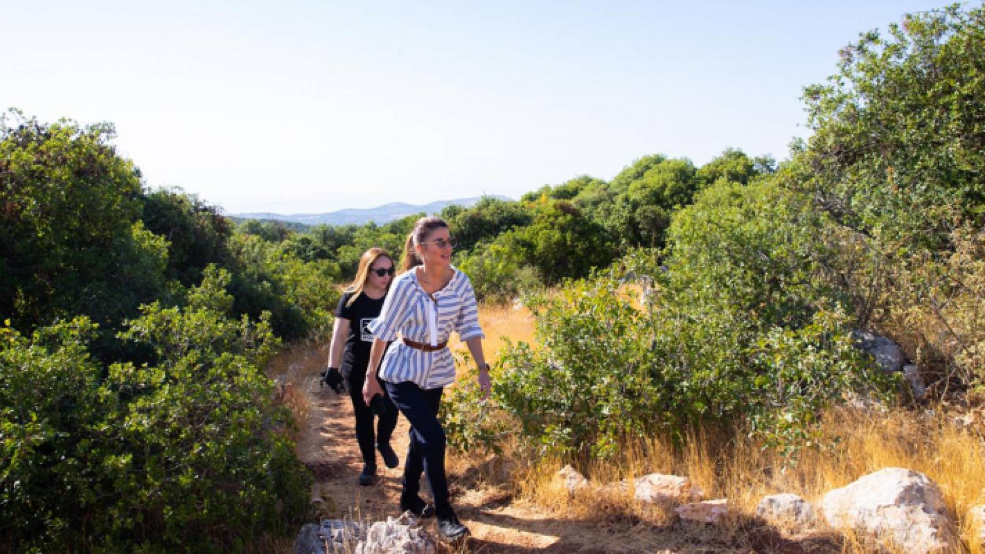 الملكة رانيا تزور محمية عجلون