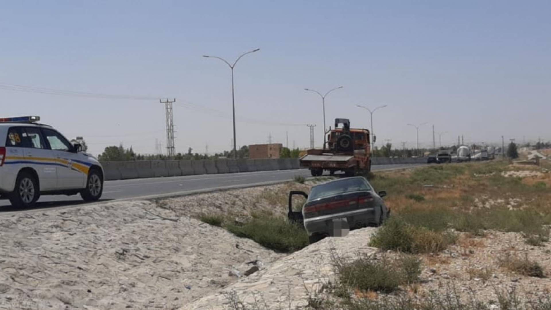 5 إصابات بحادث تصادم بين مركبتين قبل استراحة الخليلي باتجاه عمان