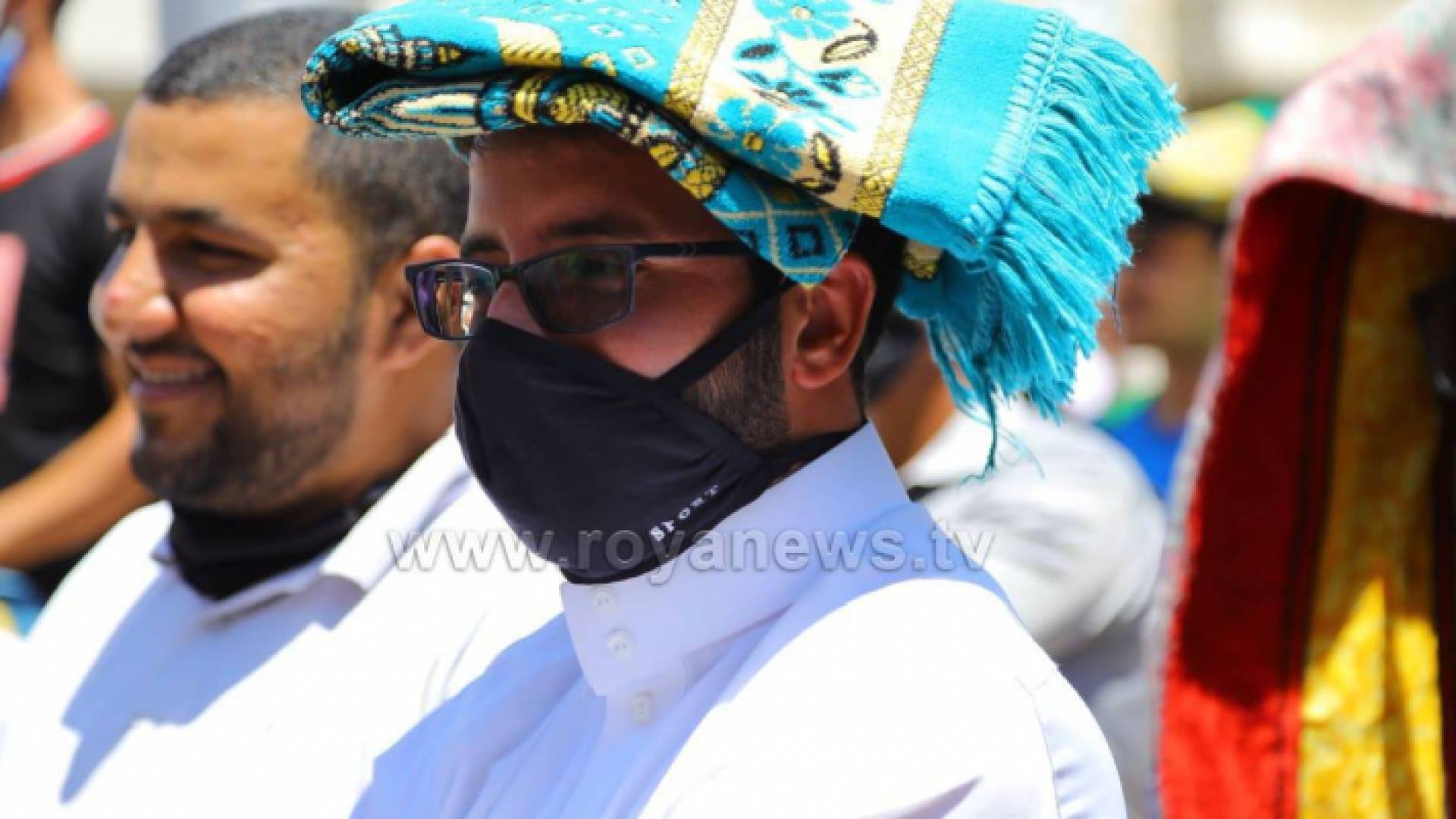 من أمام المسجد الحسيني