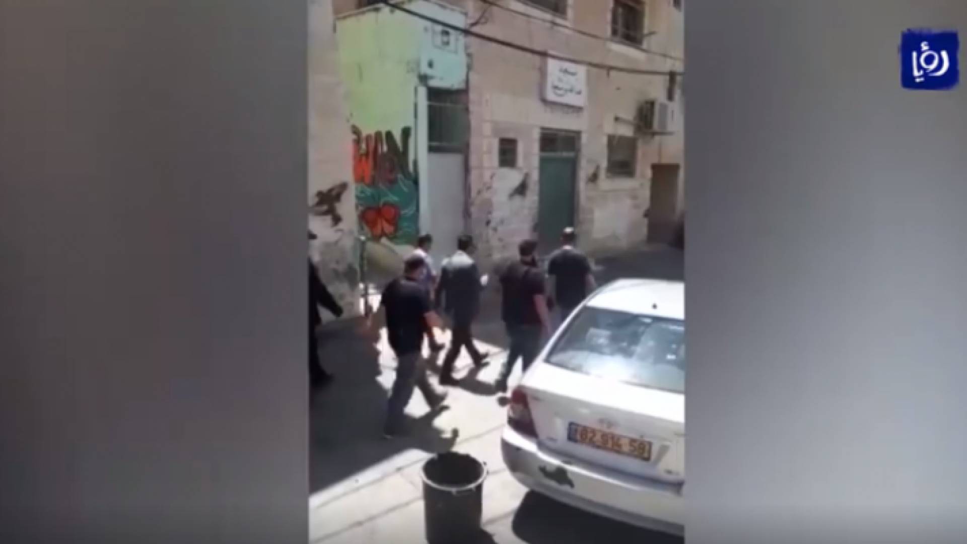 في إطار سياسة الاحتلال التهويدية.. حملة اعتقالات ومداهمات في القدس