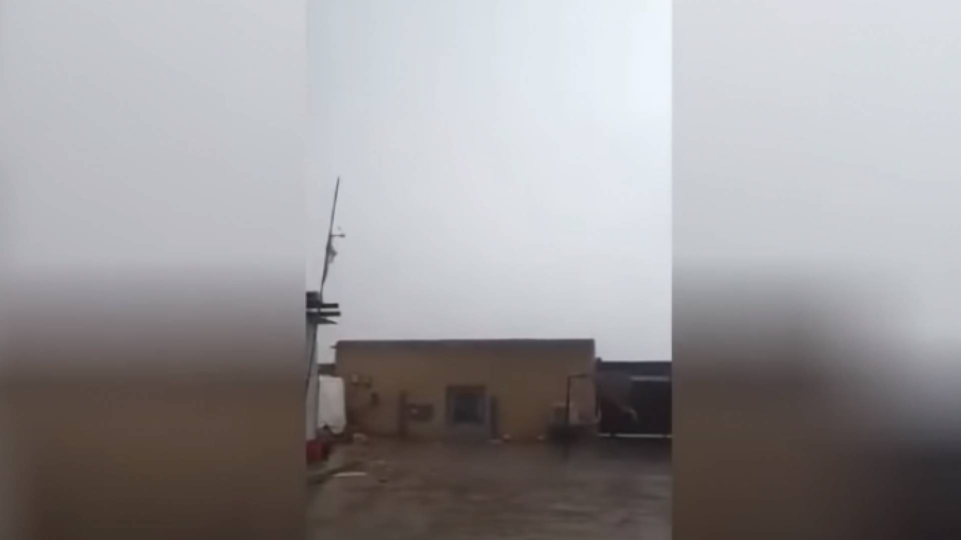 درجة حرارتها تتجاوز الخمسين.. أمطار رعدية في محافظة البصرة العراقية