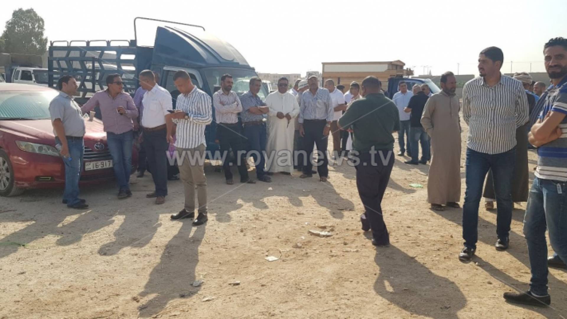 وقفة للمزارعين أمام سوق الخضار المركزي في عمان