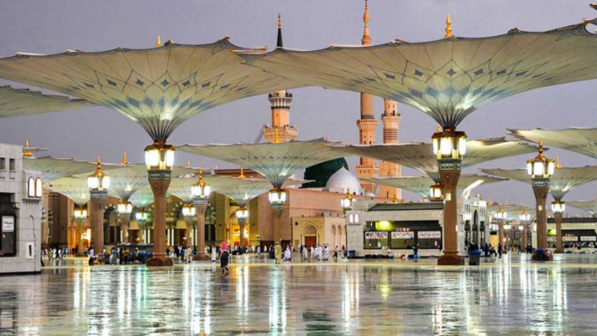أمطار رعدية بالمسجد النبوي في المدينة المنورة السبت
