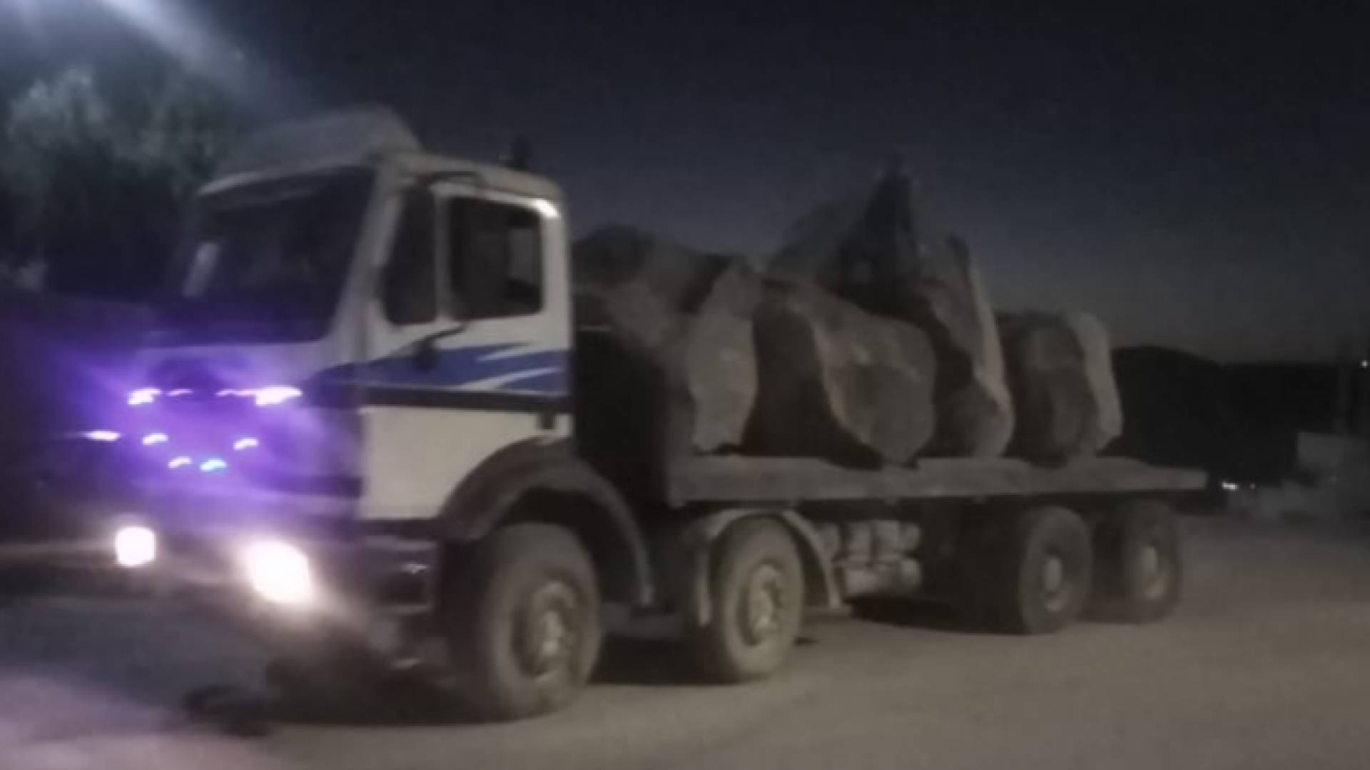 ضبط شاحنة محملة بالبازلت