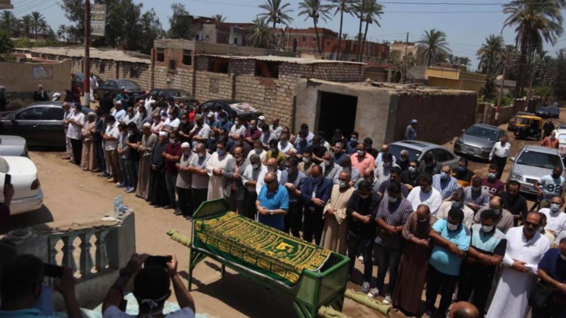 وداع مهيب لـ "طبيب الغلابة" في مصر