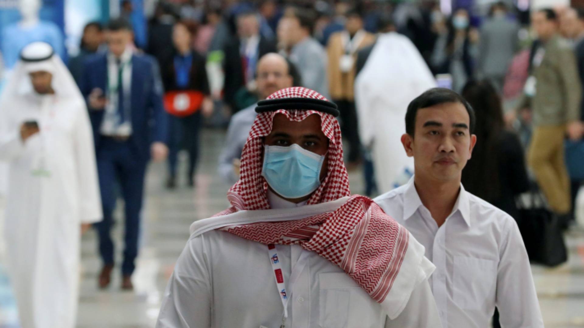 يواصل الوباء انتشاره بوتيرة سريعة في العالم مع تسجيل مليون حالة إضافية في 4 أيام