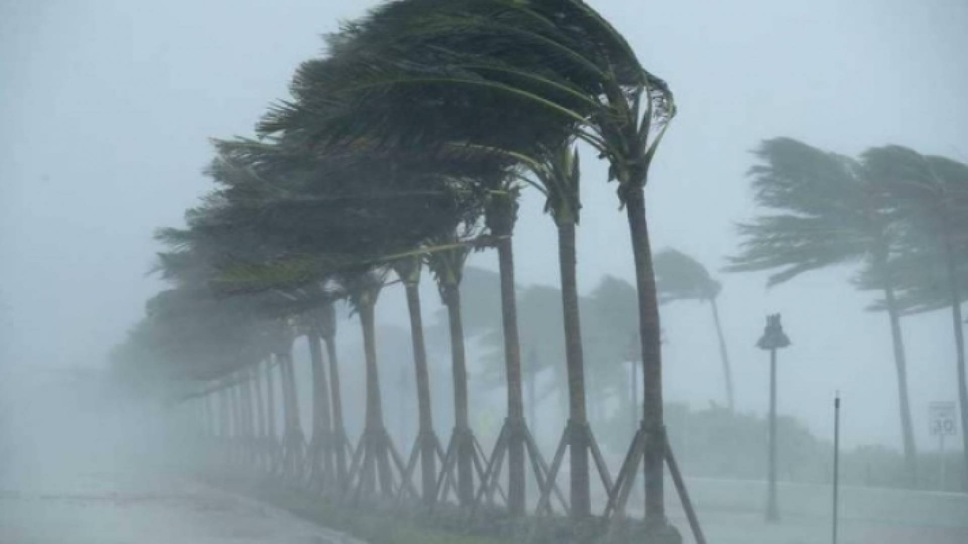 متوجه حاليا إلى أرخبيل الباهاماس وولاية فلوريدا في جنوب شرق الولايات المتحدة