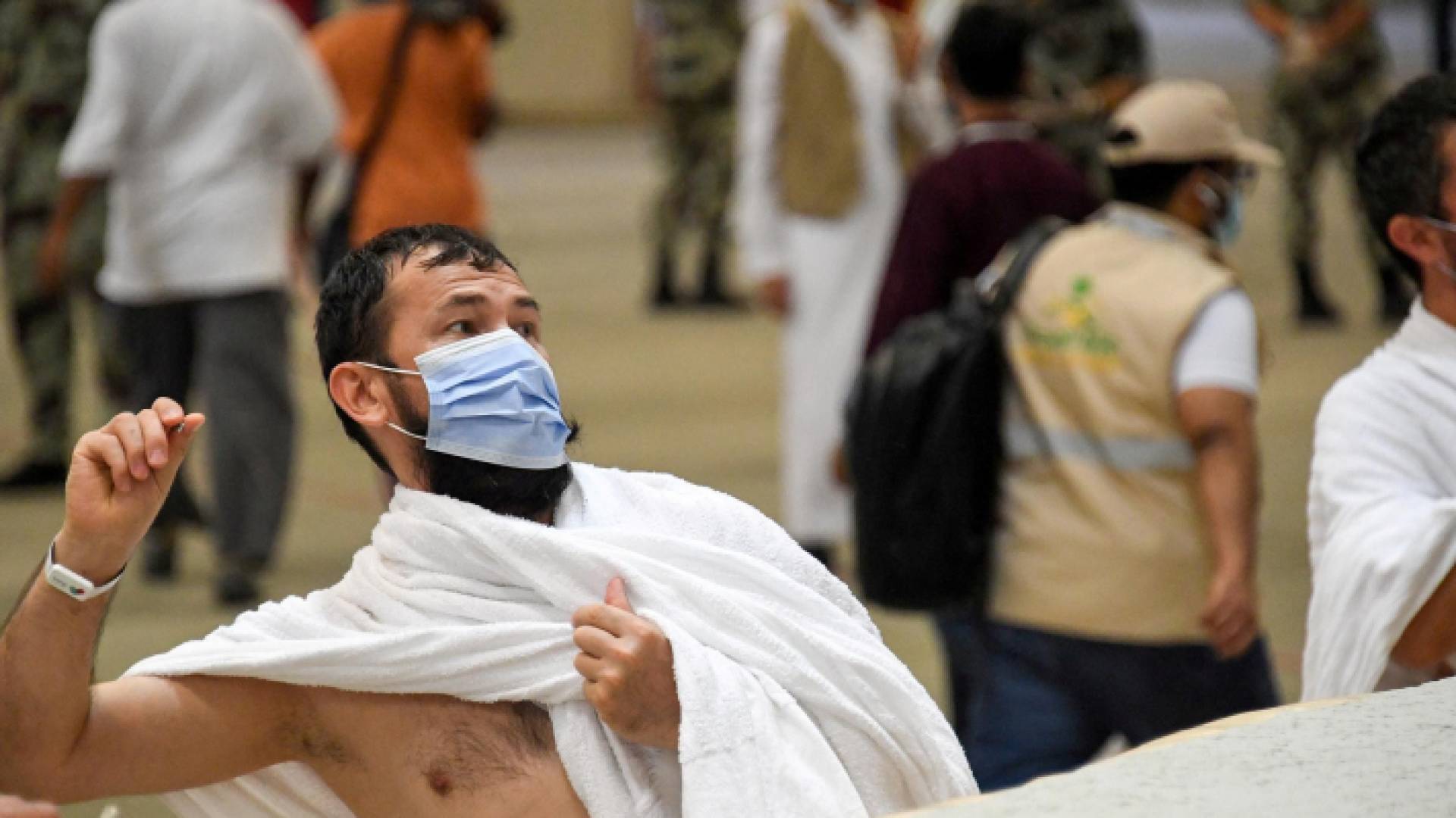 حجاج بيت الله يستقبلون أول أيام التشريق ويرمون الجمرات الثلاث