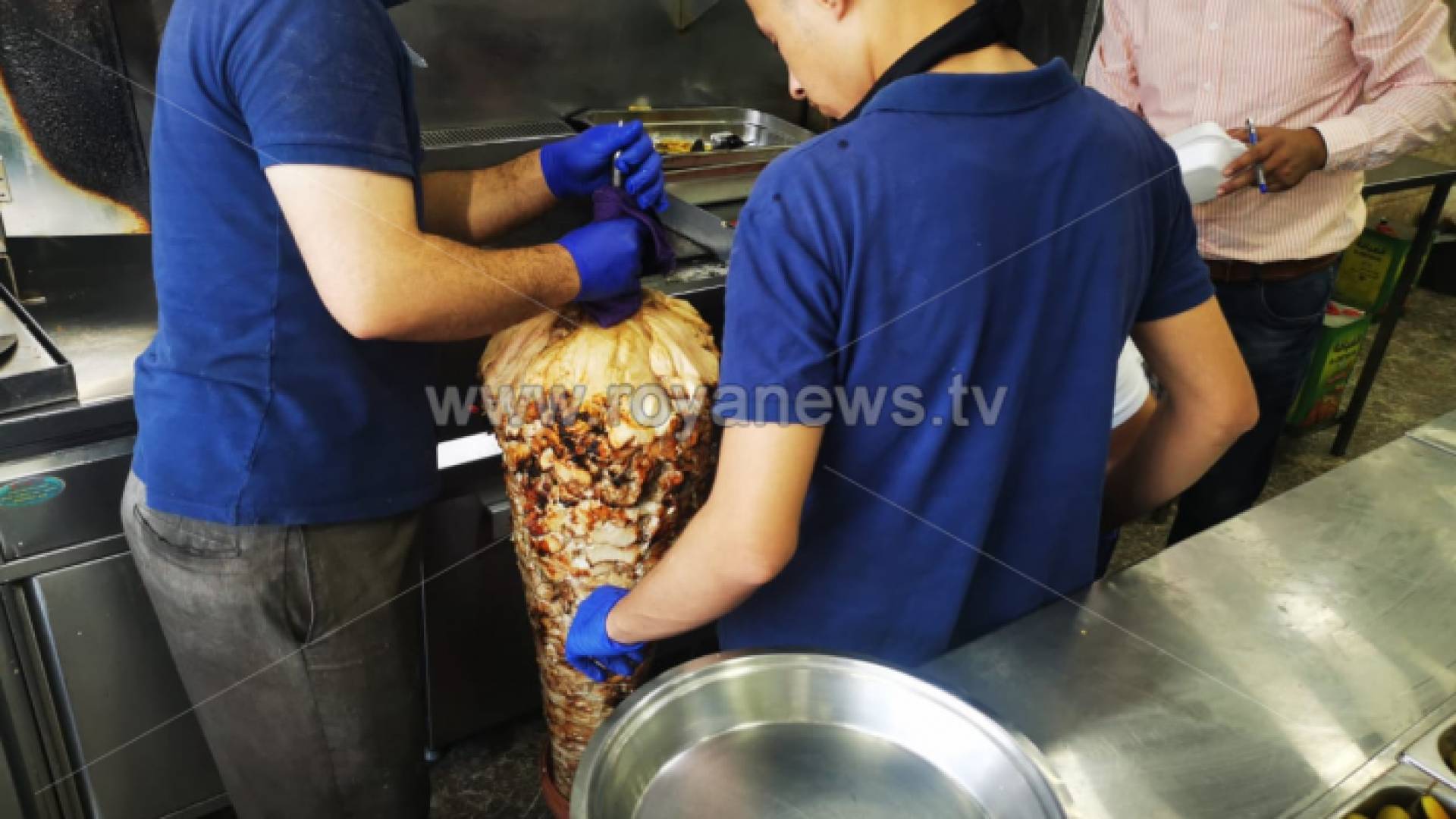 من المحل الذي تم اغلاقه