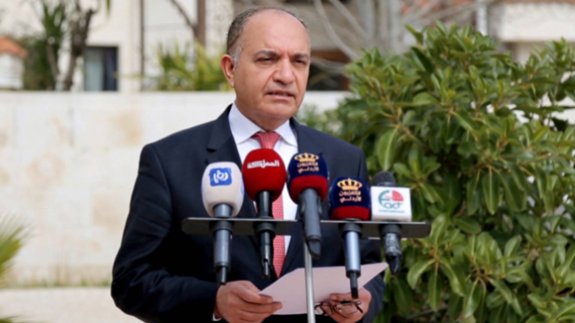 العضايلة: المطارات الأردنية ستبقى مفتوحة لاستقبال المواطنين ومغادرة غير الأردنيين