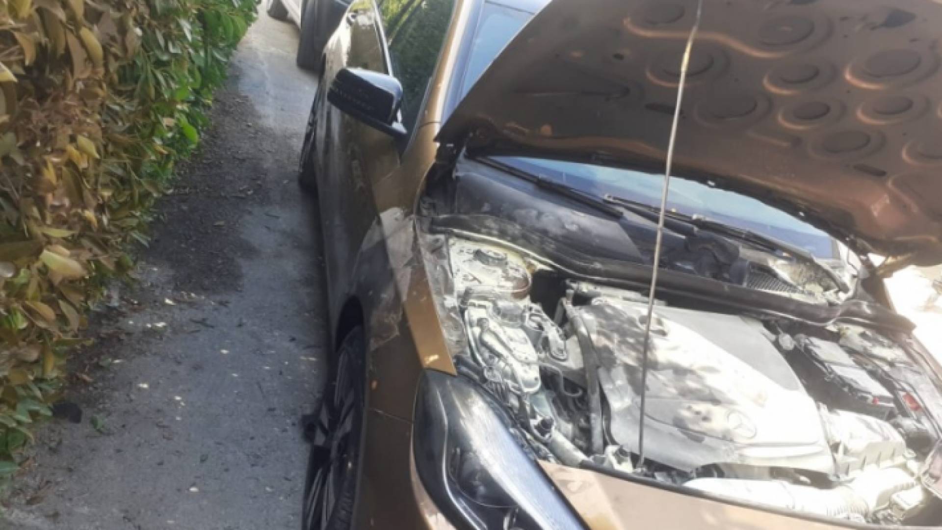 إحدى المركبات المحروقة