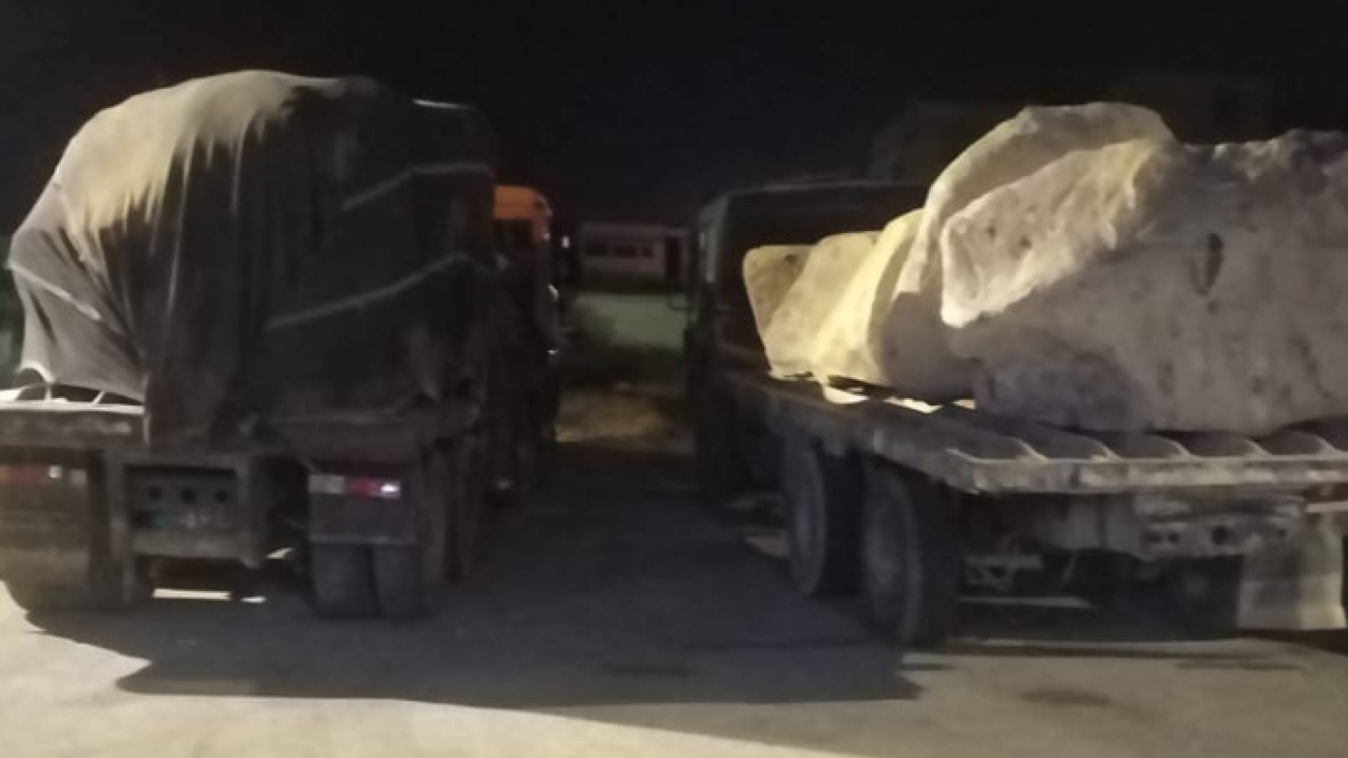 ضبط 4 شاحنات محملة بالبازلت في الهاشمية والضليل