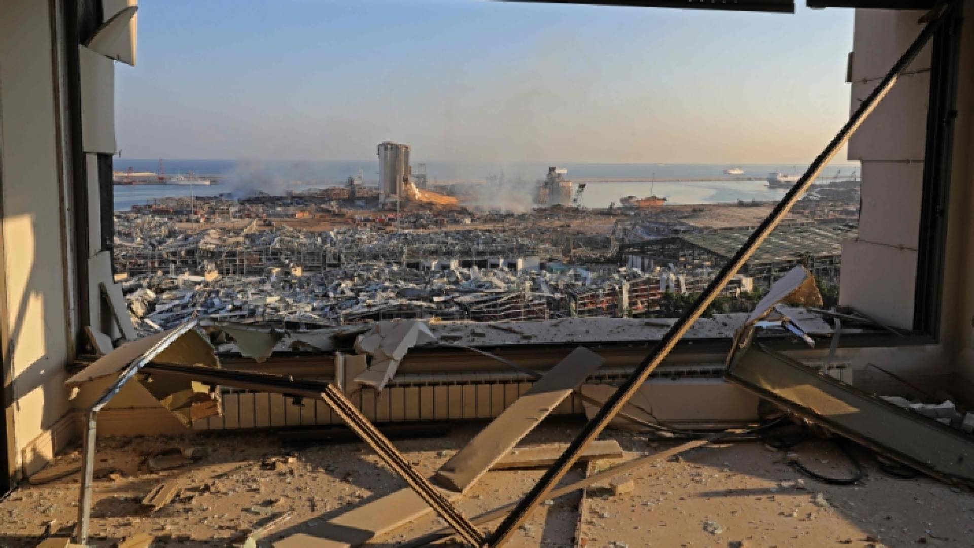 من الانفجار