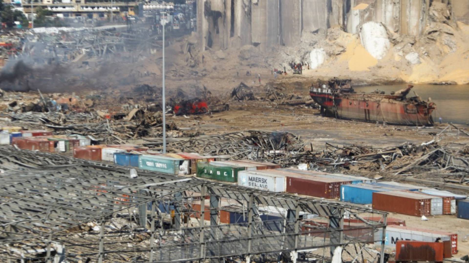 من آثار التفجير الذي وقع في مرفأ بيروت