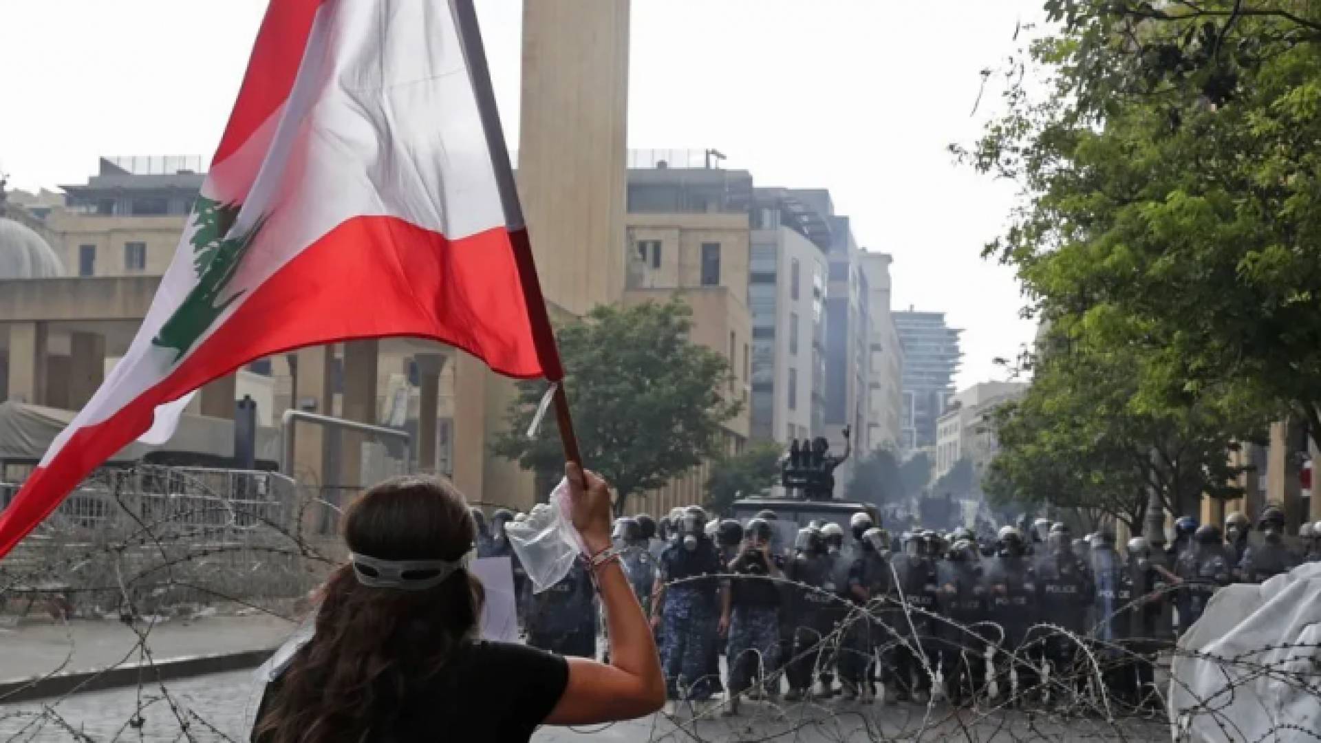 المتظاهرون يقتحمون مبنى وزارة الخارجية في بيروت