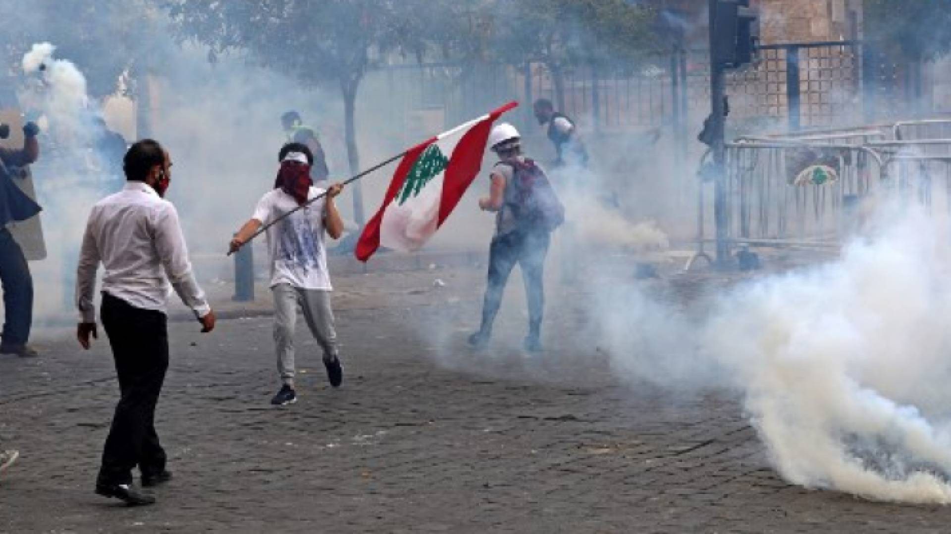 من الاحتجاجات التي عمت شوارع بيروت