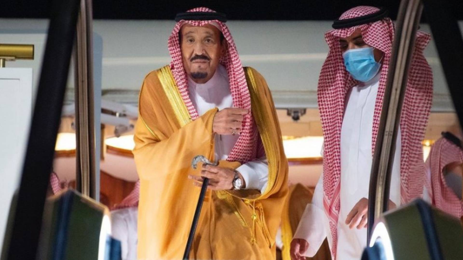 خادم الحرمين الشريفين يصل نيوم