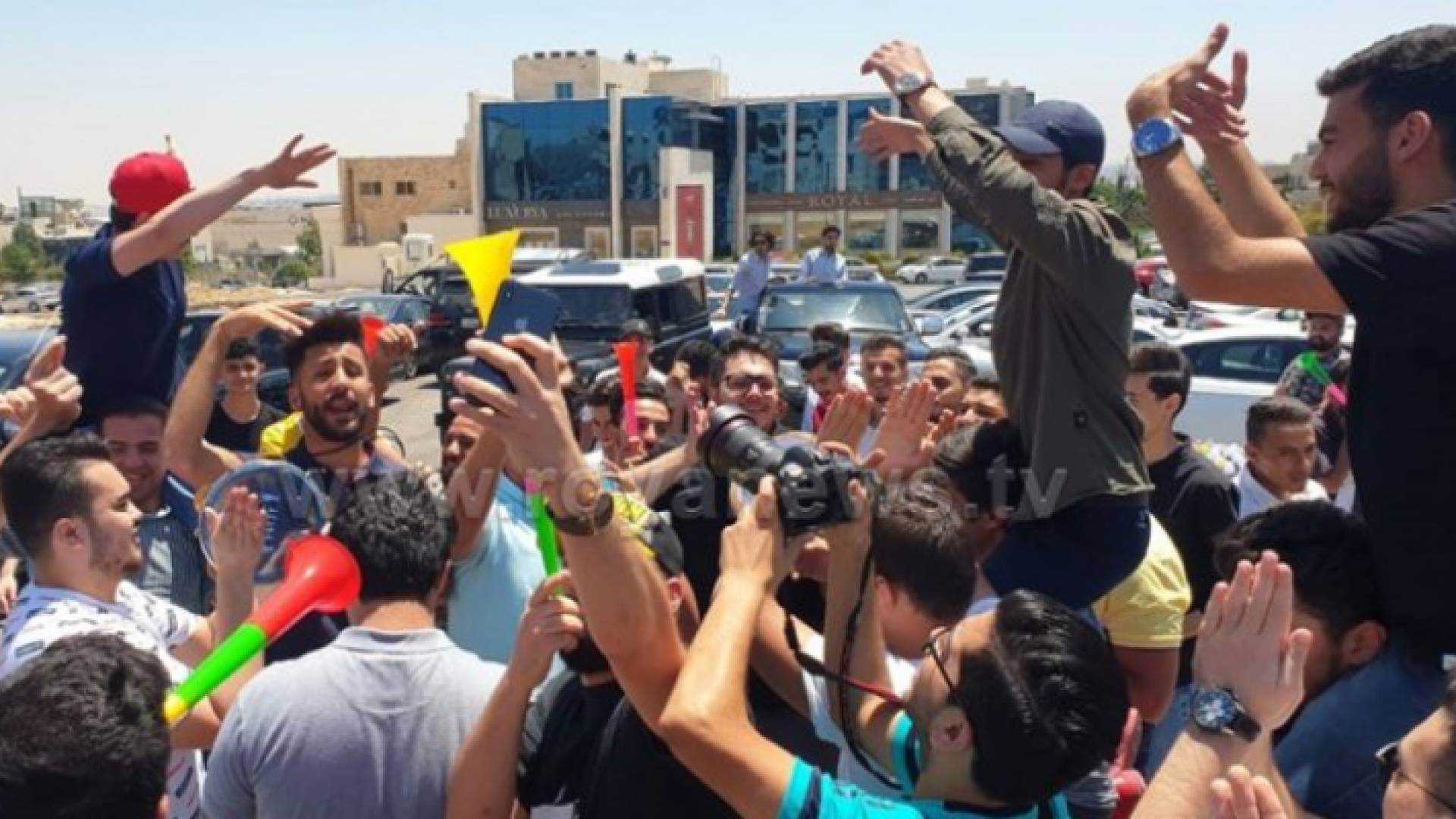 جانب من احتفالات طلبة الثانوية العالم الماضي - ارشيفية