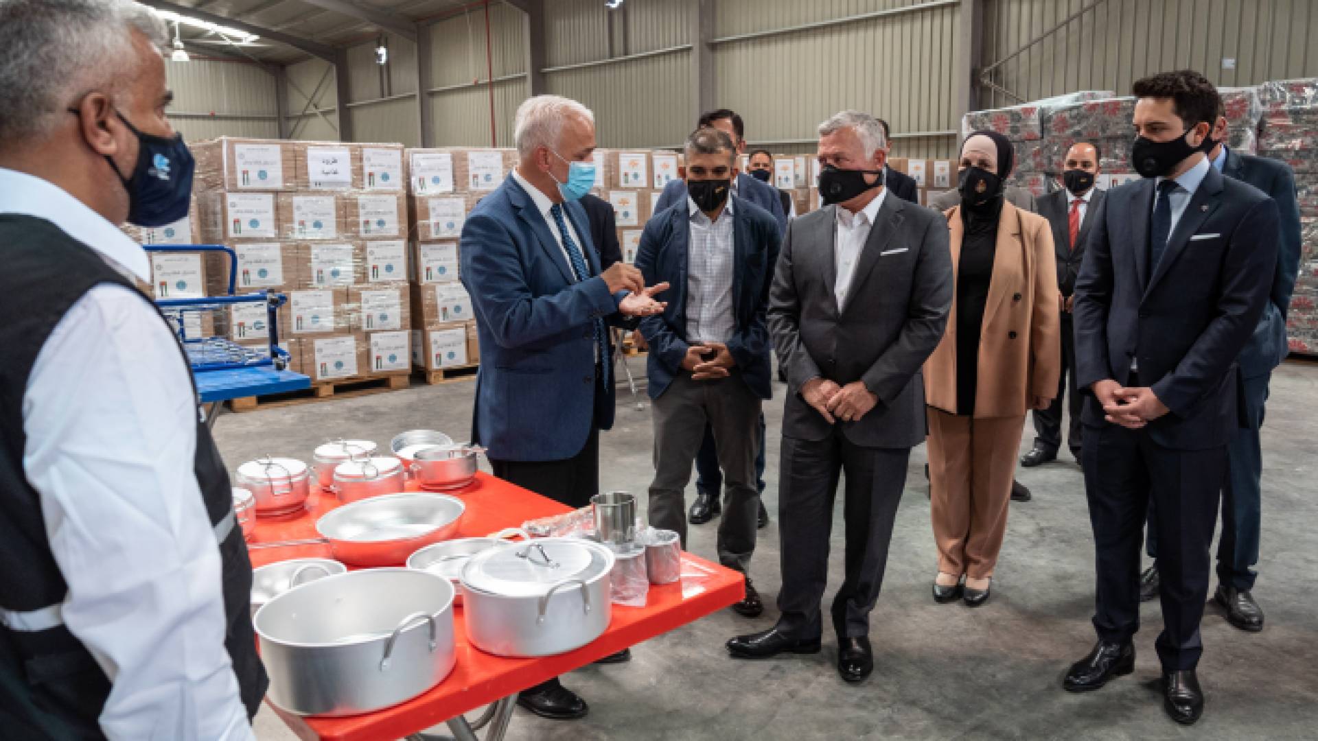 الملك يزور مستودعات الهيئة الخيرية الأردنية الهاشمية في الغباوي