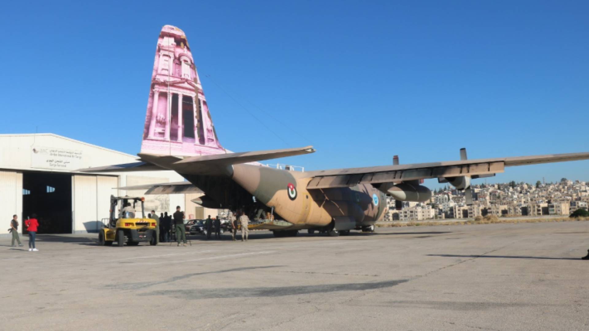 طائرات الاغاثة