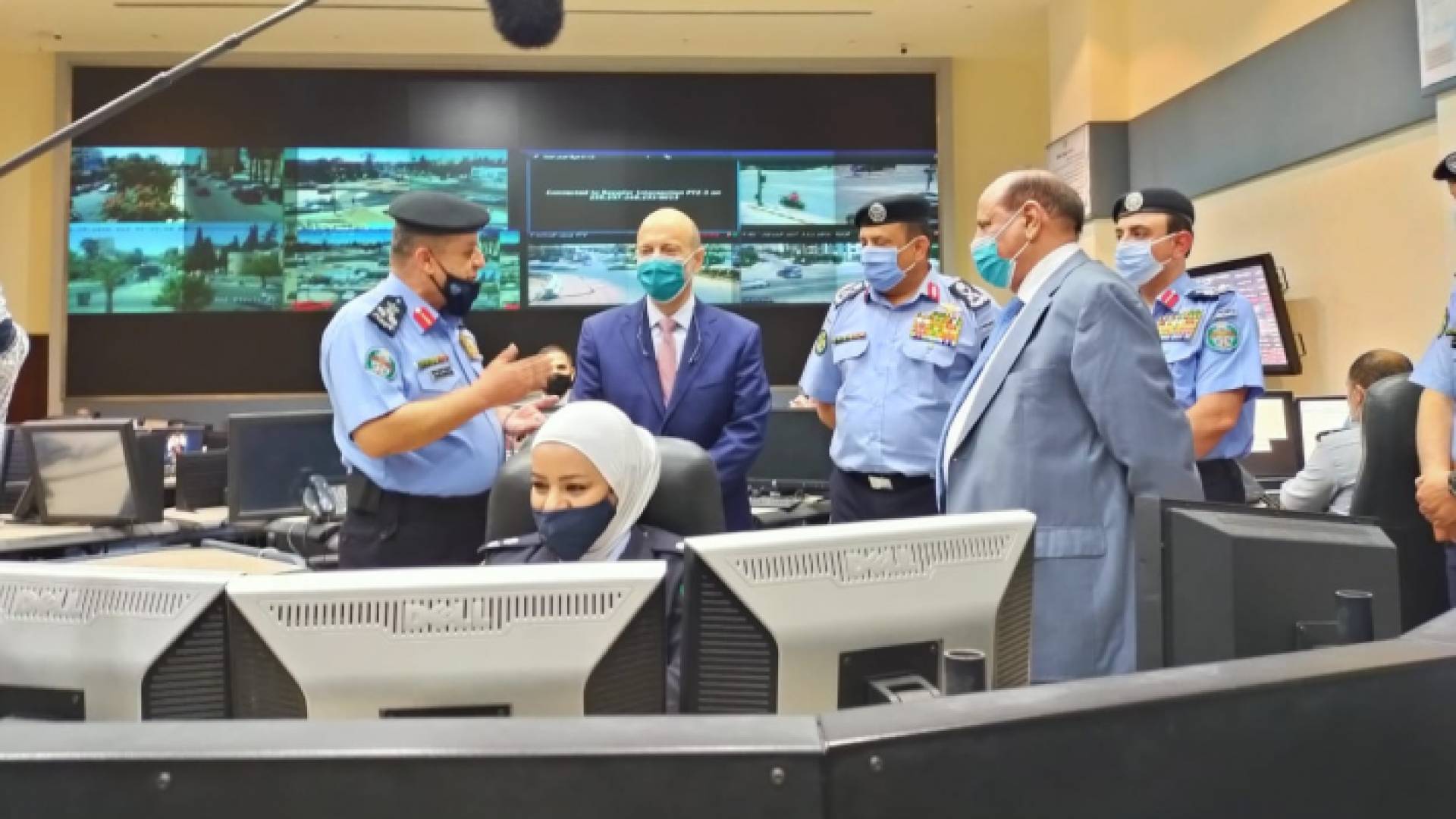 الرزاز يزور مديرية الأمن ويستمع إلى إيجاز حول اجراءات التعامل مع كورونا