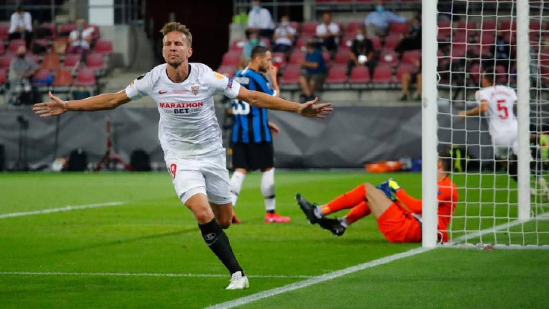 من المباراة