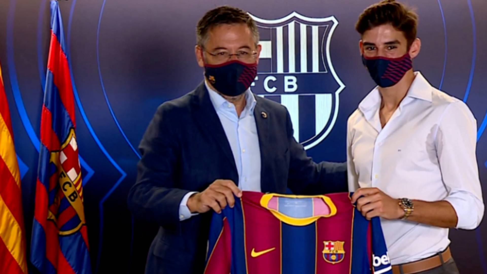 من حفل التوقيع