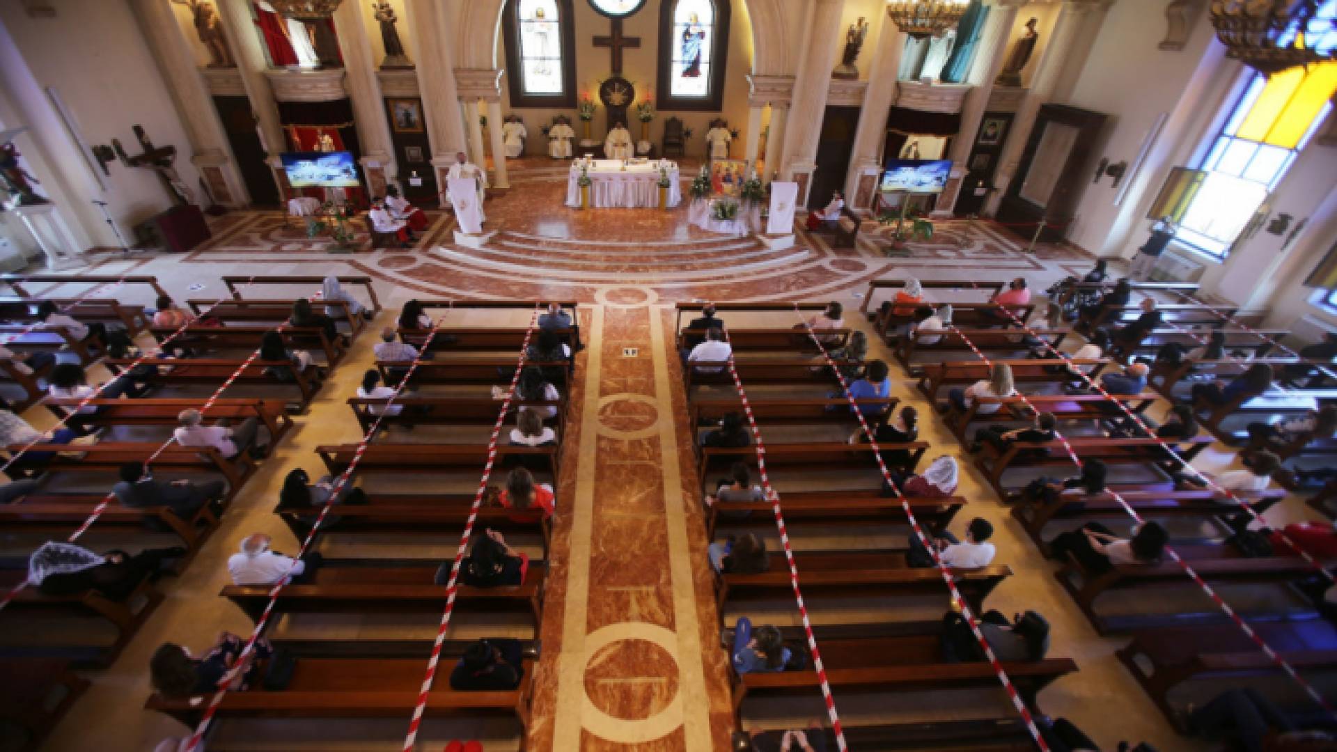 تعليق قداس الأحد في كنائس ماركا والأشرفية والمصدار ووسط البلد وجبل التاج