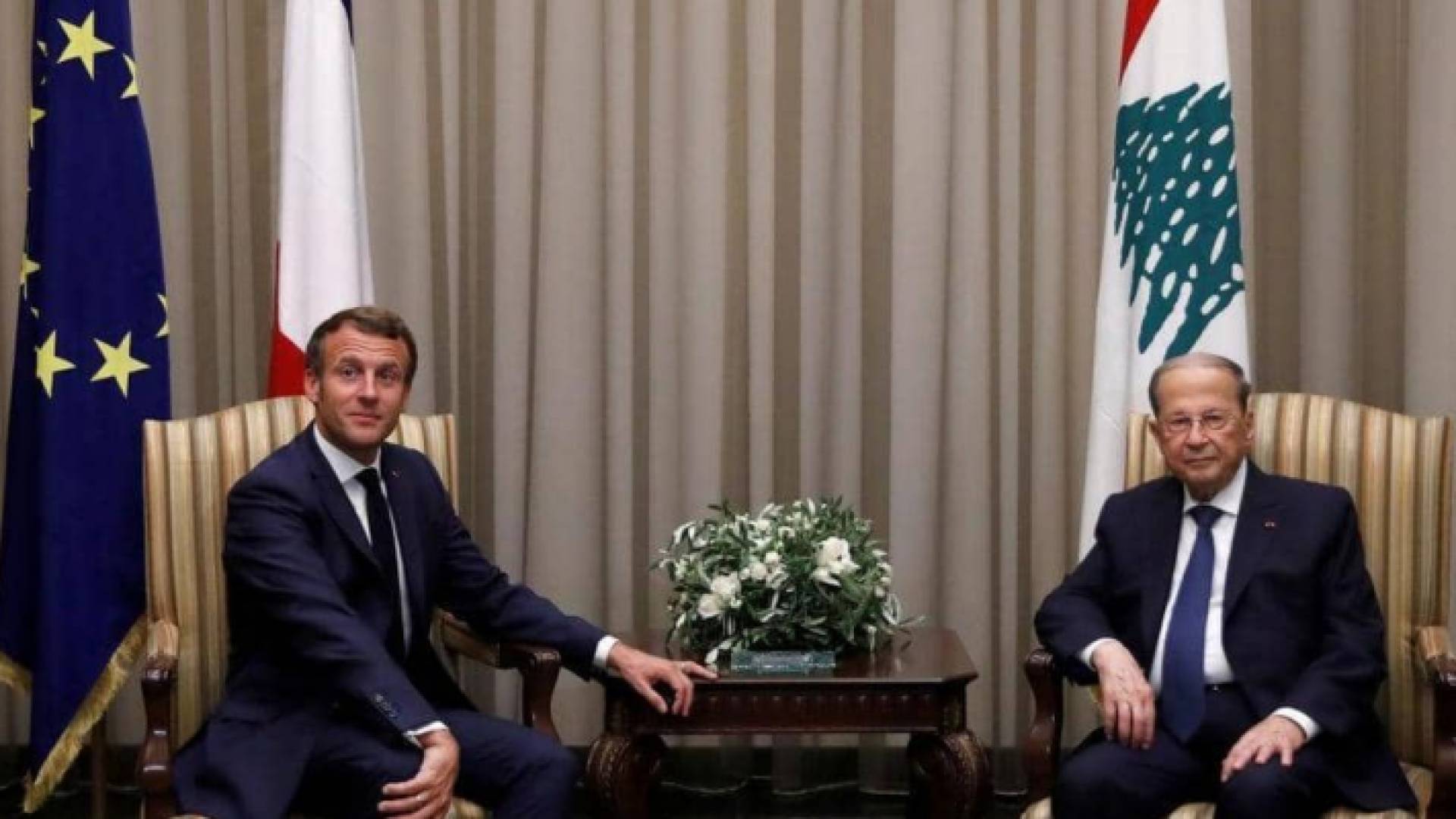 عون لدى استقباله ماكرون بمطار رفيق الحريري