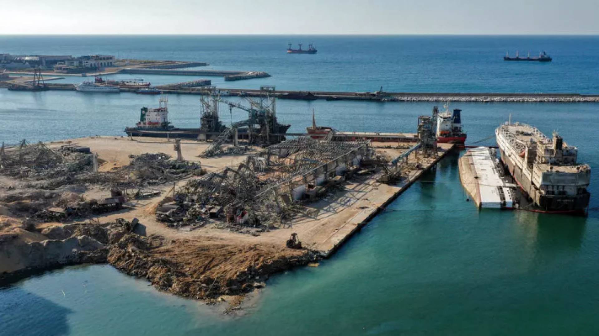 صورة جوية حديثة لمرفأ بيروت